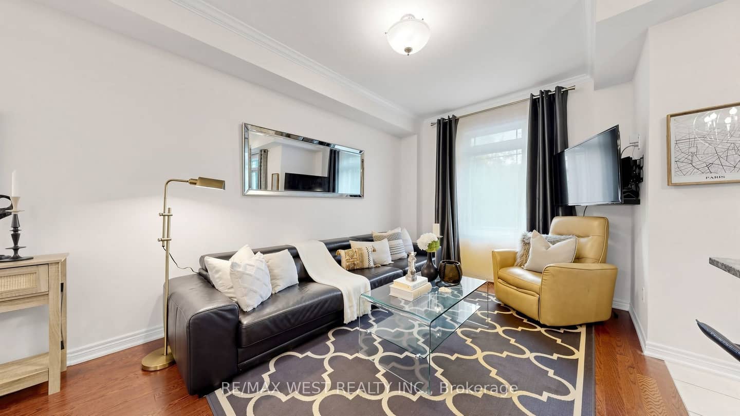 112 Lake Avenue, Richmond Hill, ON L4E 3G6
