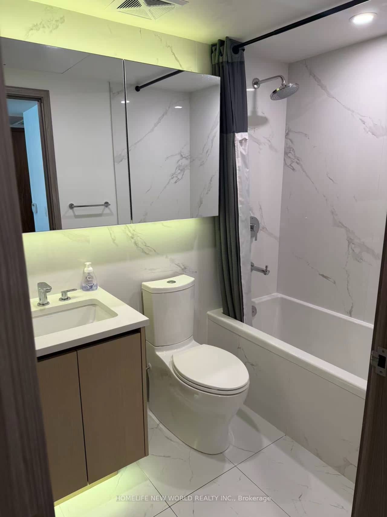 1 Concord Cityplace Way 502, Toronto, ON M5V 0X3