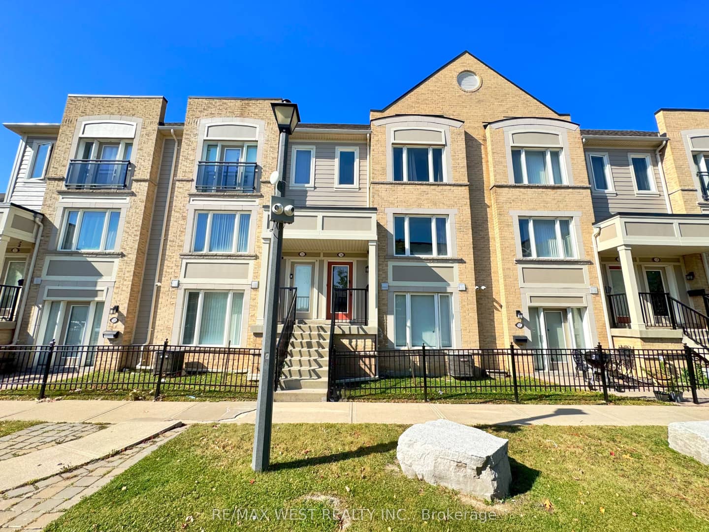 60 Fairwood Circle 136, Brampton, ON L6R 0Y6