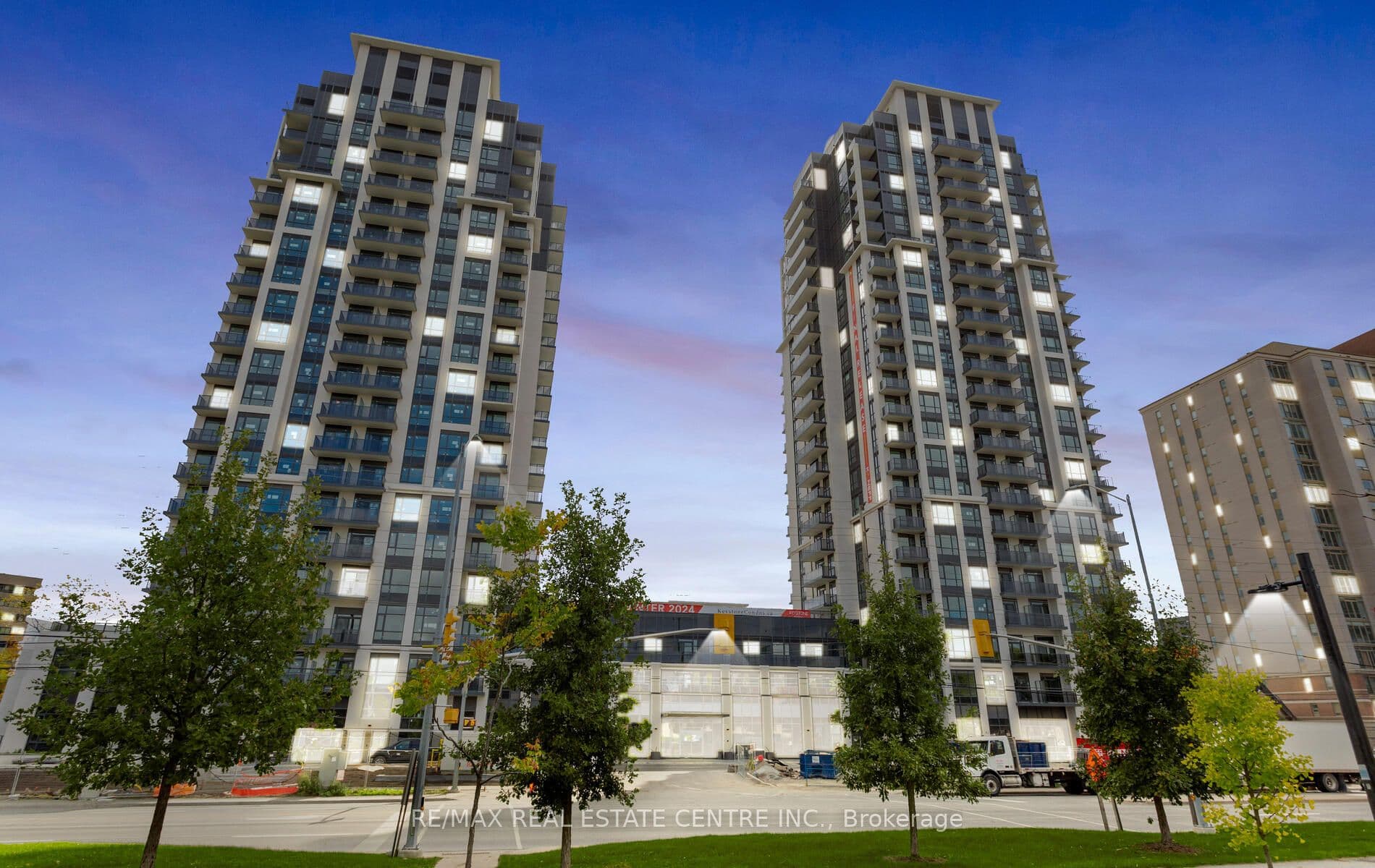 202 Burnhamthorpe Road E 301, Mississauga, ON L5A 0B2