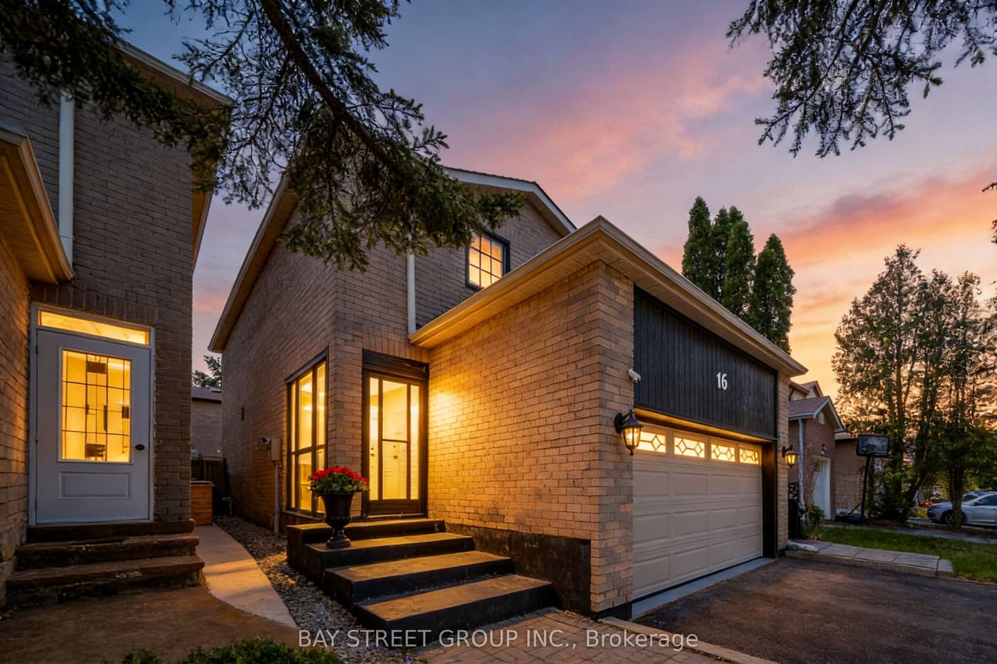 16 Chase Court, Markham, ON L3S 1V4