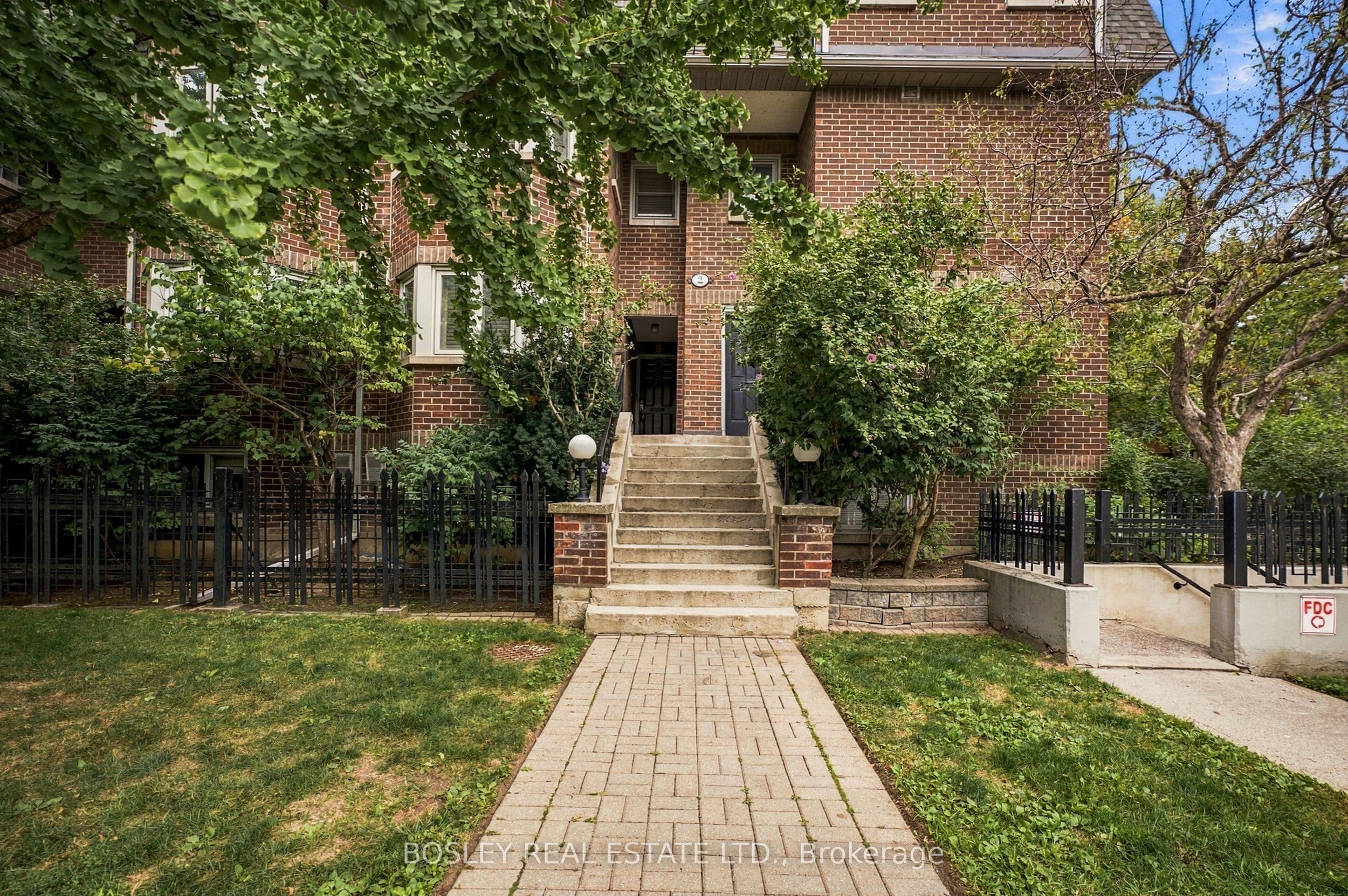 2 Shank Street 2-B, Toronto, ON M6J 3T8