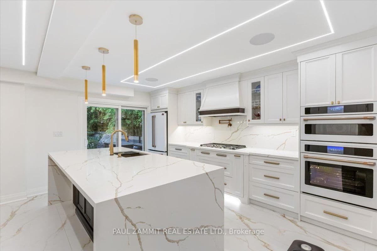 16 Pine Knoll Gate, Markham, ON L3T 1V5