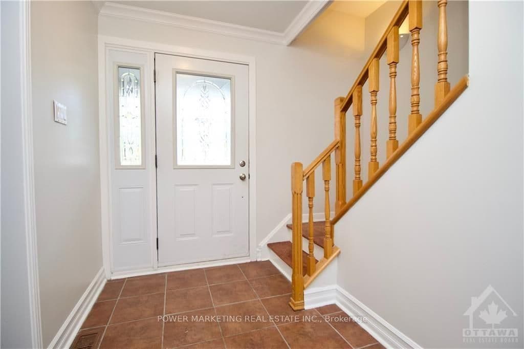 58 AERO Drive, Crystal Bay - Rocky Point - Bayshore, ON K2H 5E4