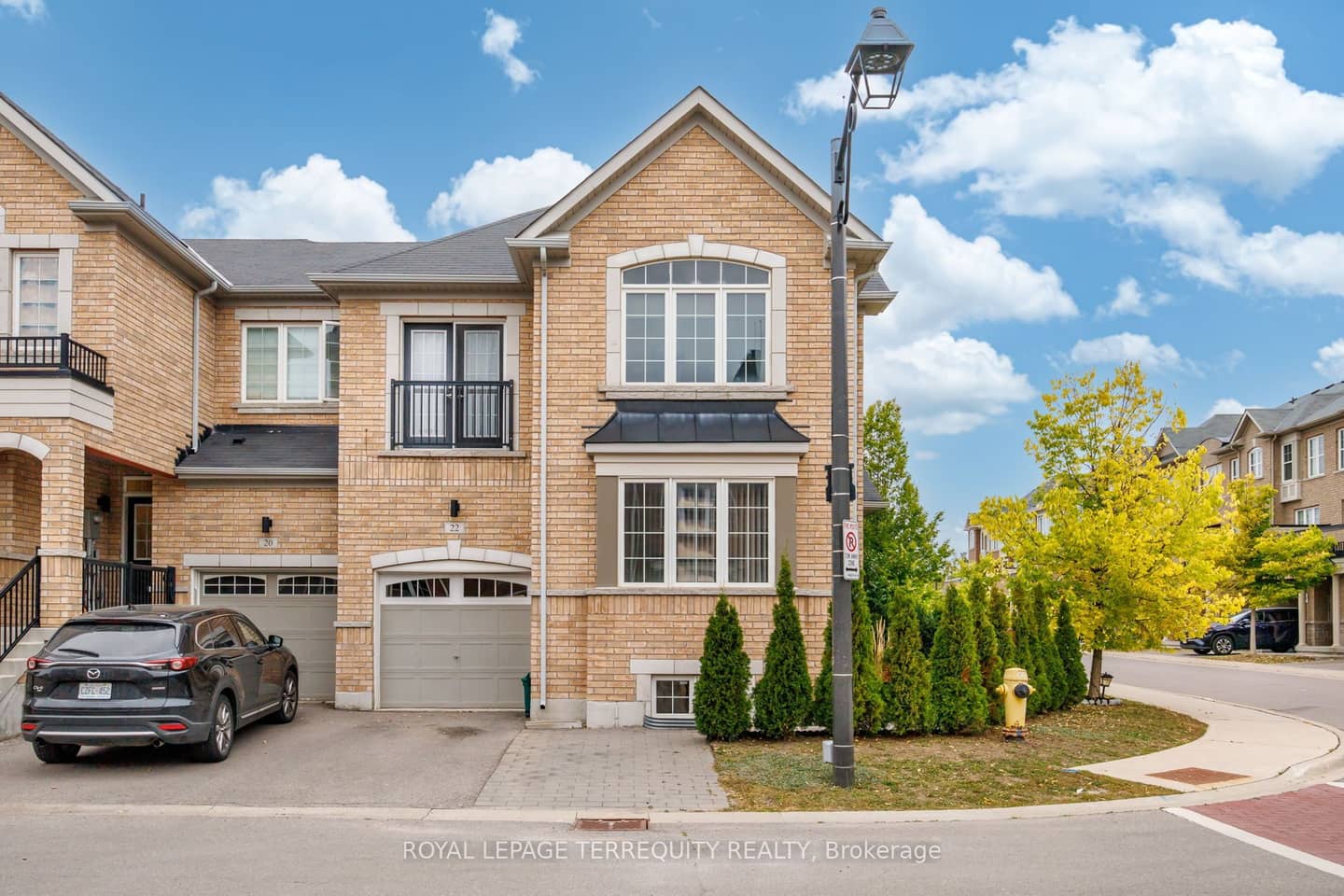 22 Harcourt Street, Vaughan, ON L6A 4Y4