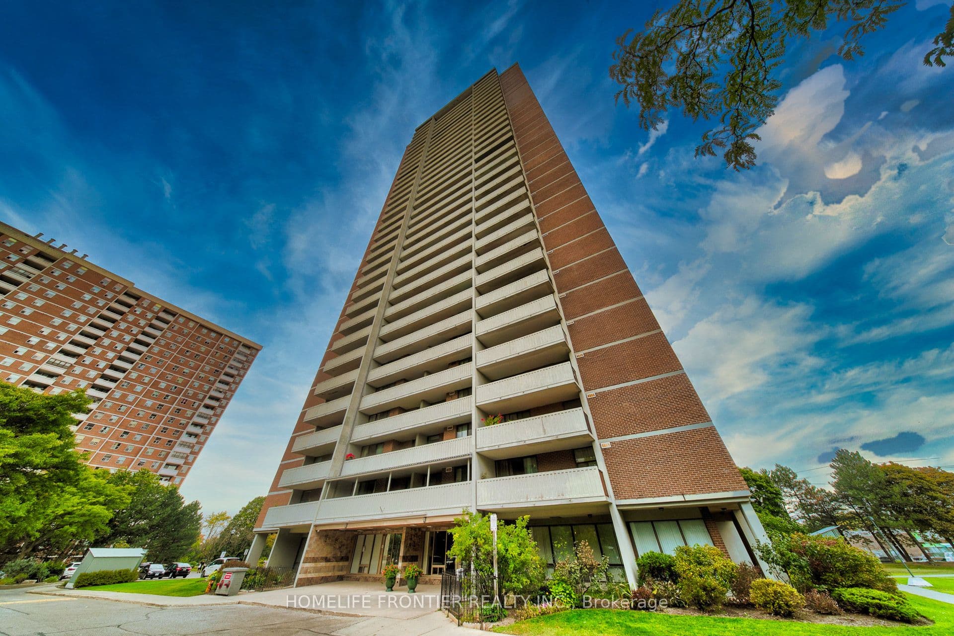10 Tangreen Court 608, Toronto, ON M2M 4B9