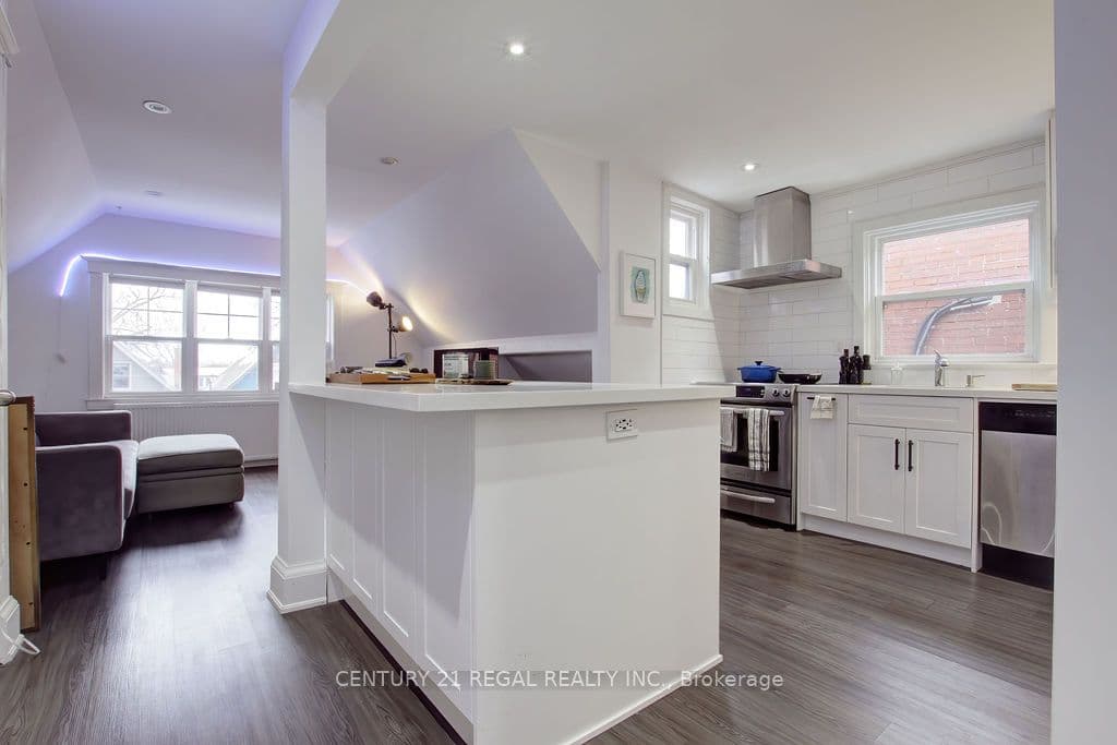 186 Grenadier Road, Toronto, ON M6R 1R7