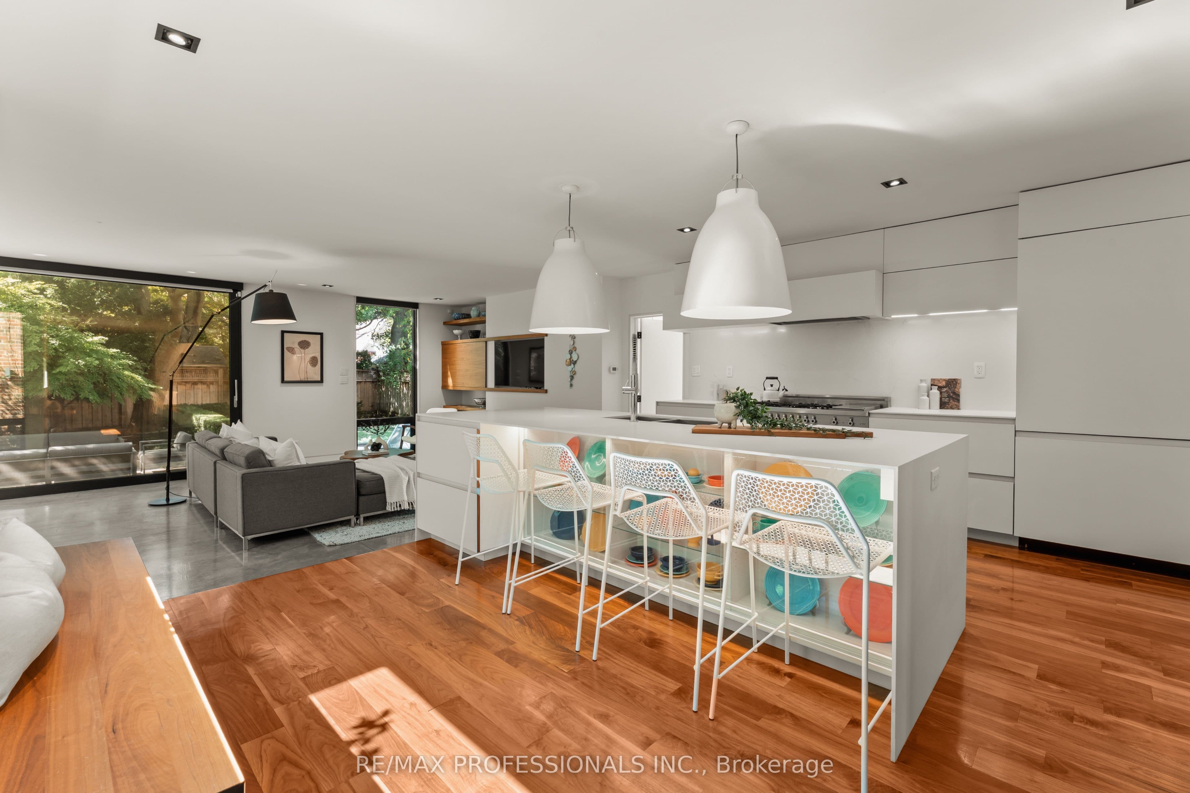 80 Humbervale Boulevard, Toronto, ON M8Y 3P4