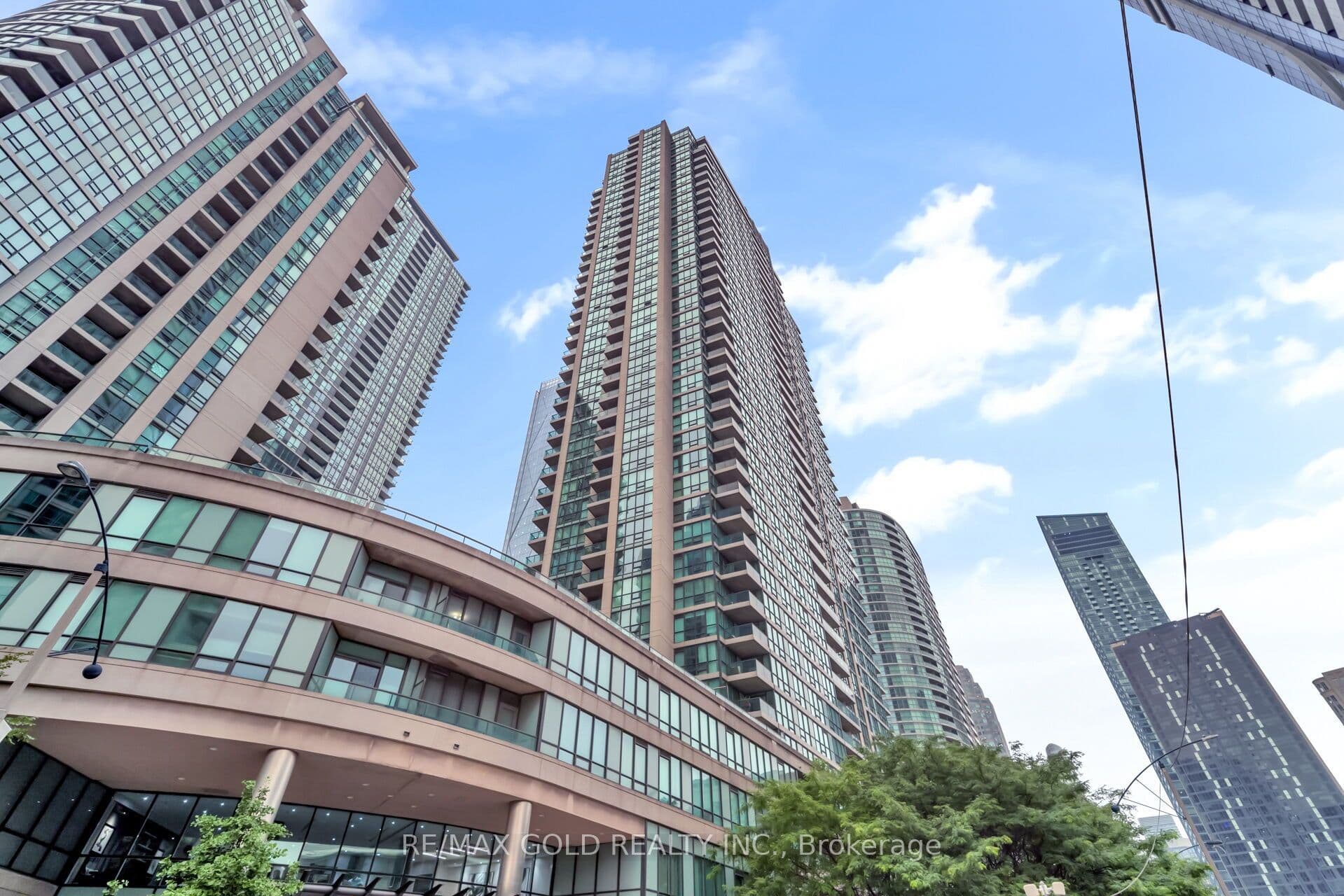 16 Yonge Street 1808, Toronto, ON M5E 2A1