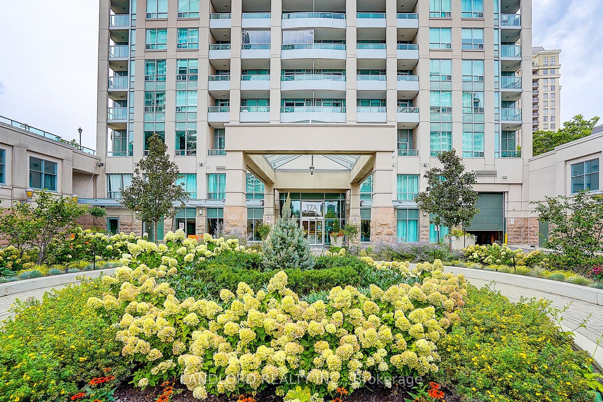 17 Barberry Place 1014, Toronto, ON M2K 1G9