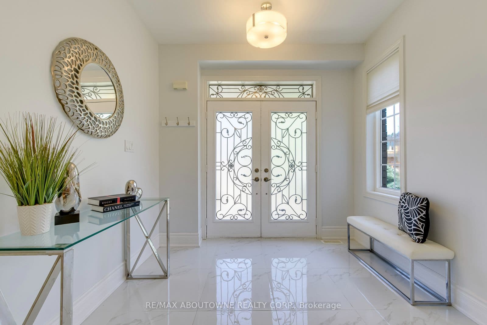 2380 Woodcrest Drive, Oakville, ON L6M 4S2