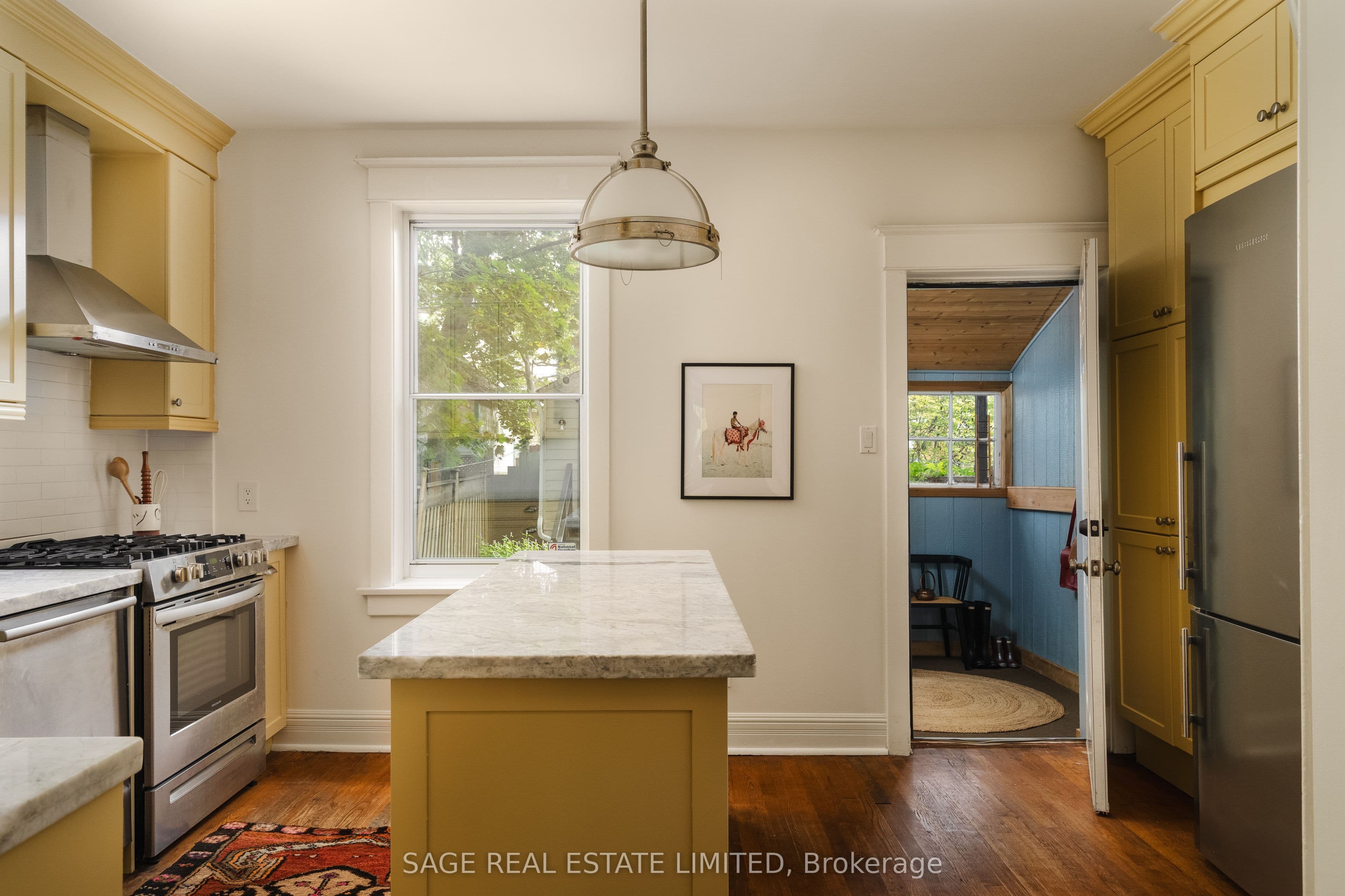 121 Glendale Avenue, Toronto, ON M6R 2T3