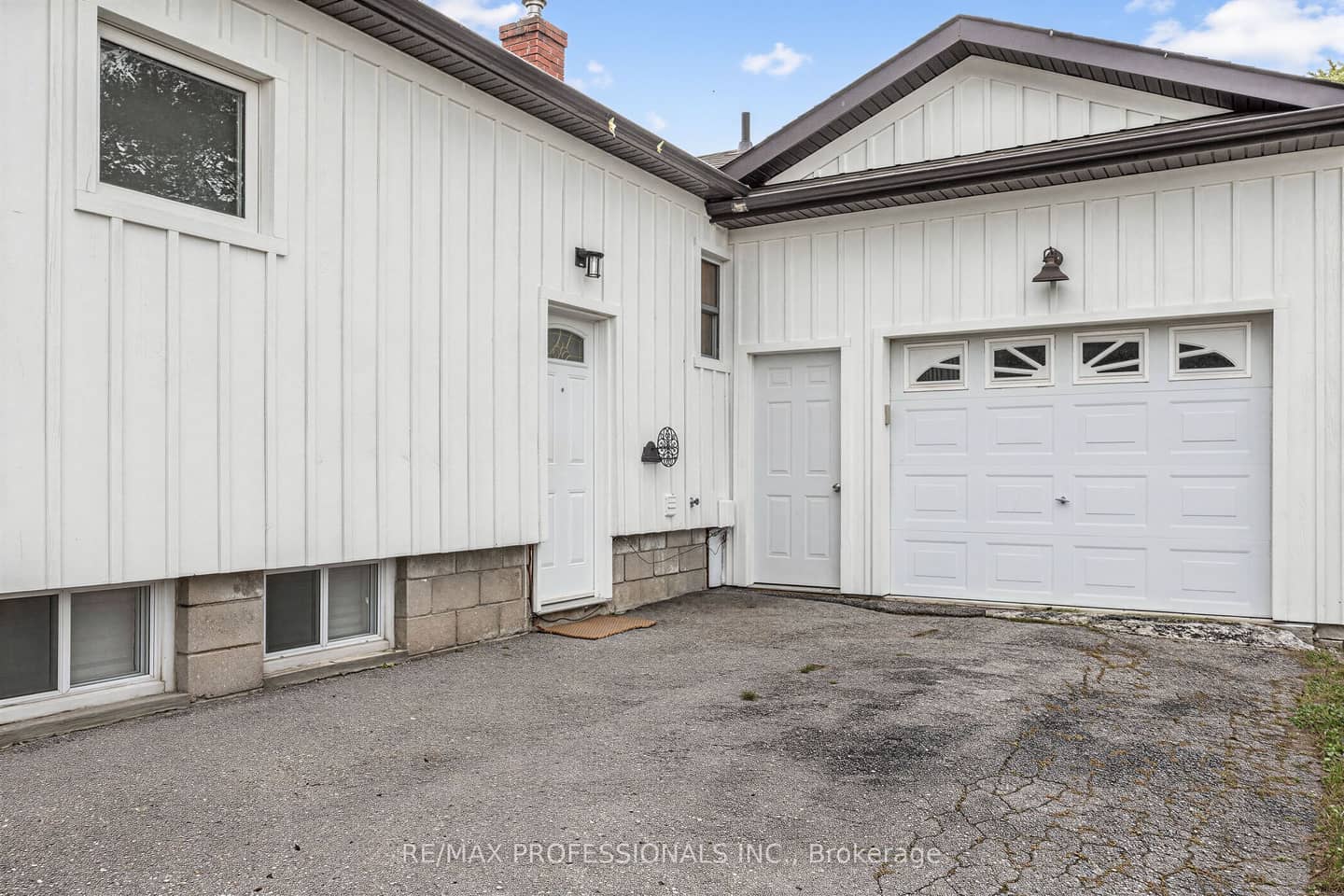 1013 Centre Street S, Whitby, ON L1N 4X5