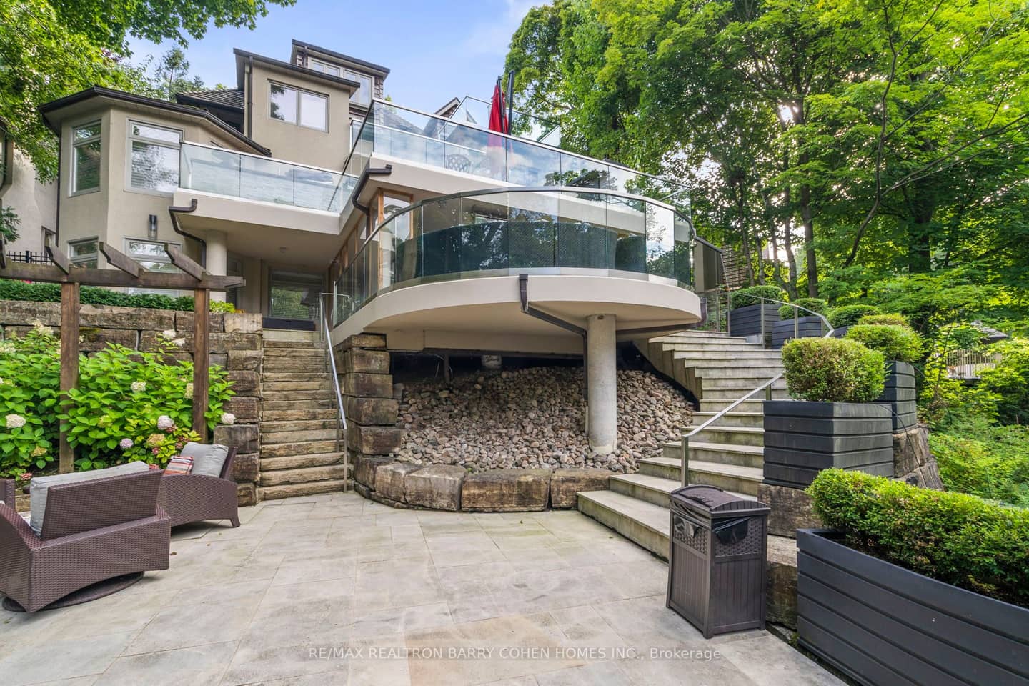 11 Ormsby Crescent, Toronto, ON M5P 2V2
