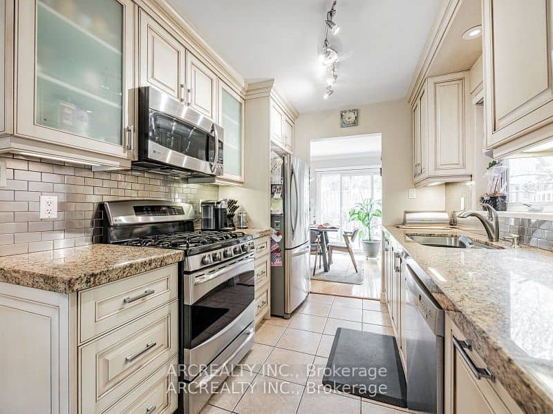 49 White Boulevard, Vaughan, ON L4J 5Z4