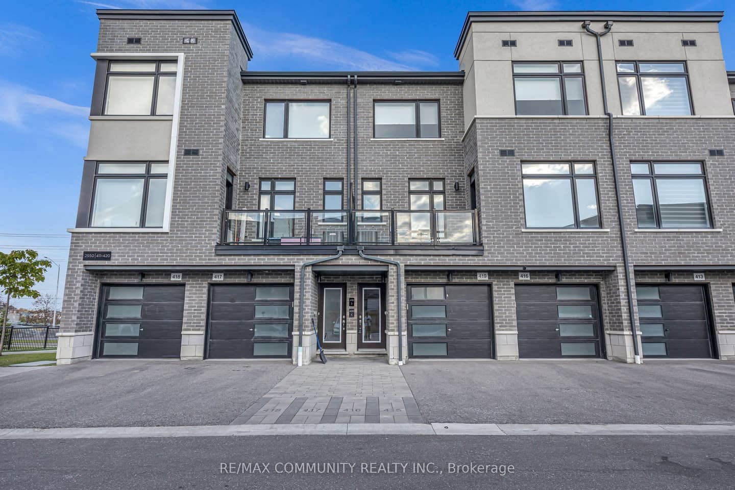2550 Castlegate Crossing 419, Pickering, ON L1X 0H6