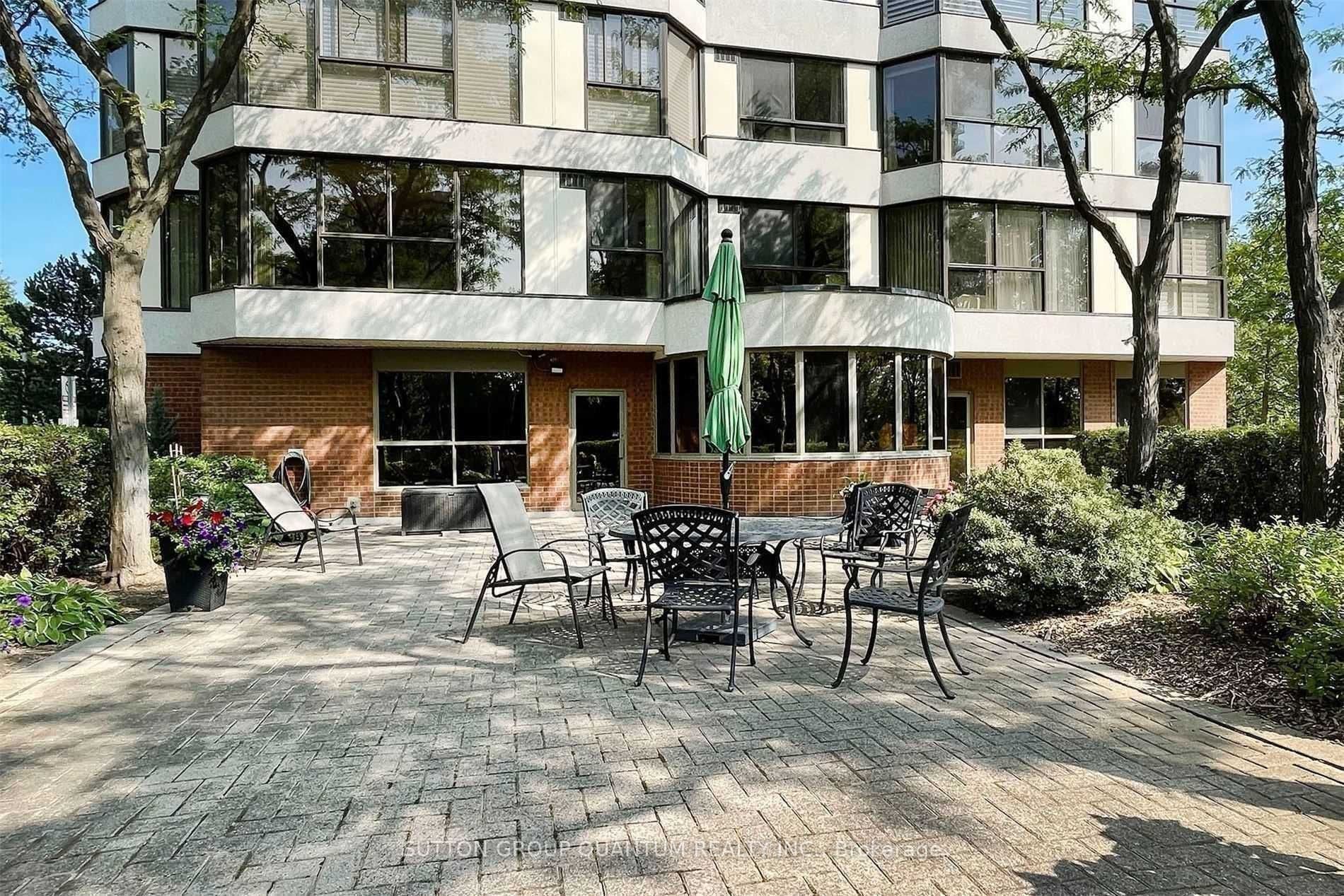 1271 Walden Circle 403, Mississauga, ON L5J 4R4