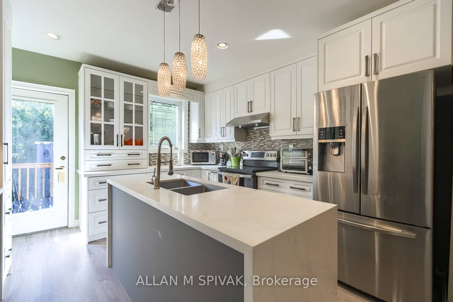 442 Crawford Street, Toronto, ON M6G 3J6