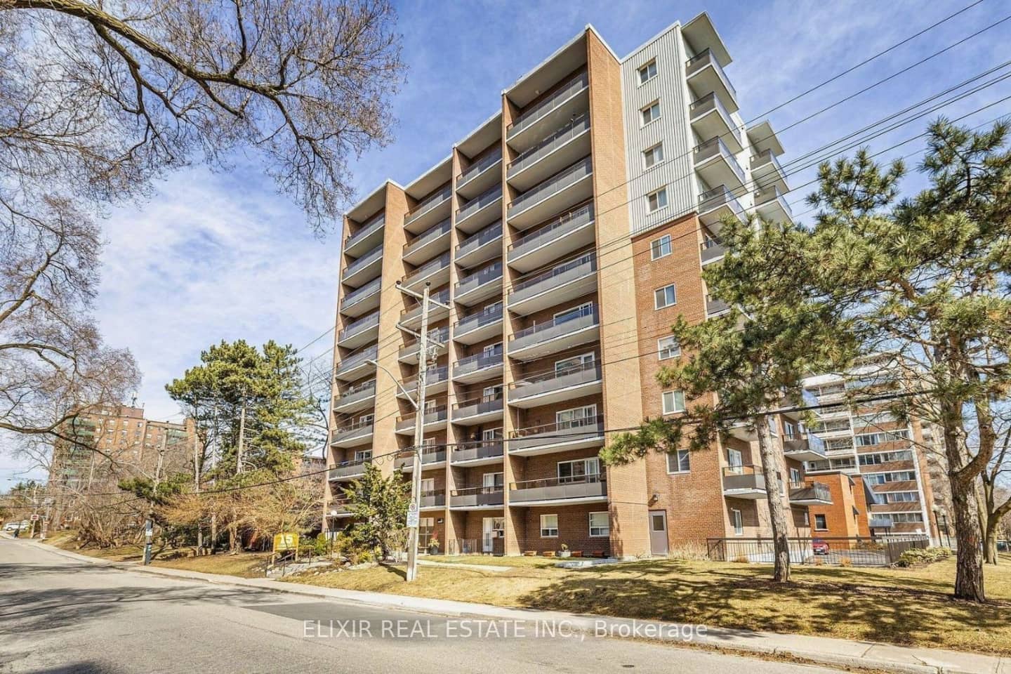 15 Elizabeth Street N 605, Mississauga, ON L5G 2Z3