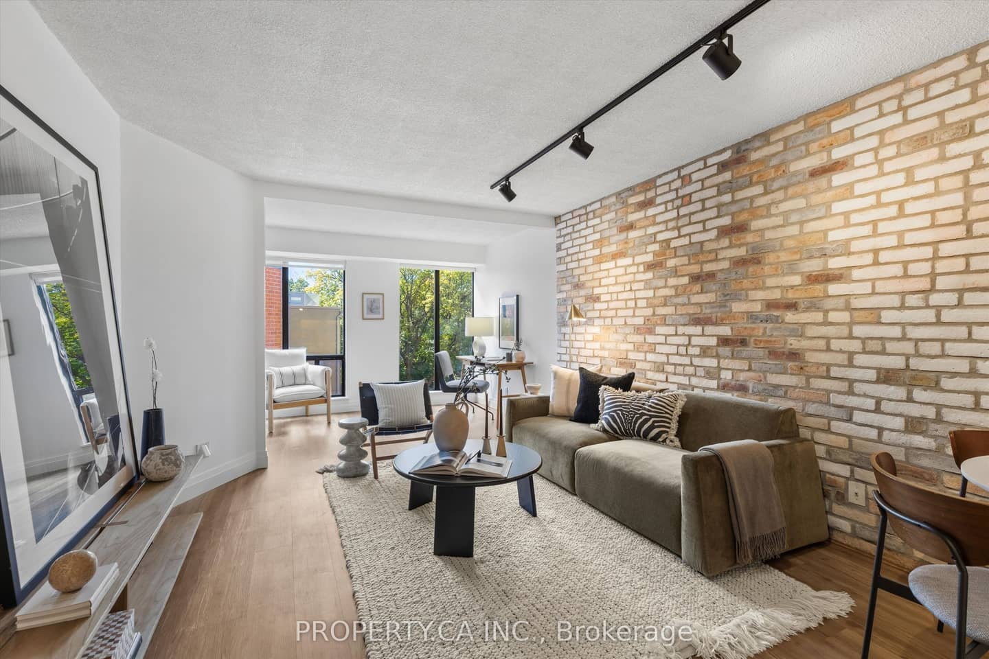 456 College Street 306, Toronto, ON M6G 4A3