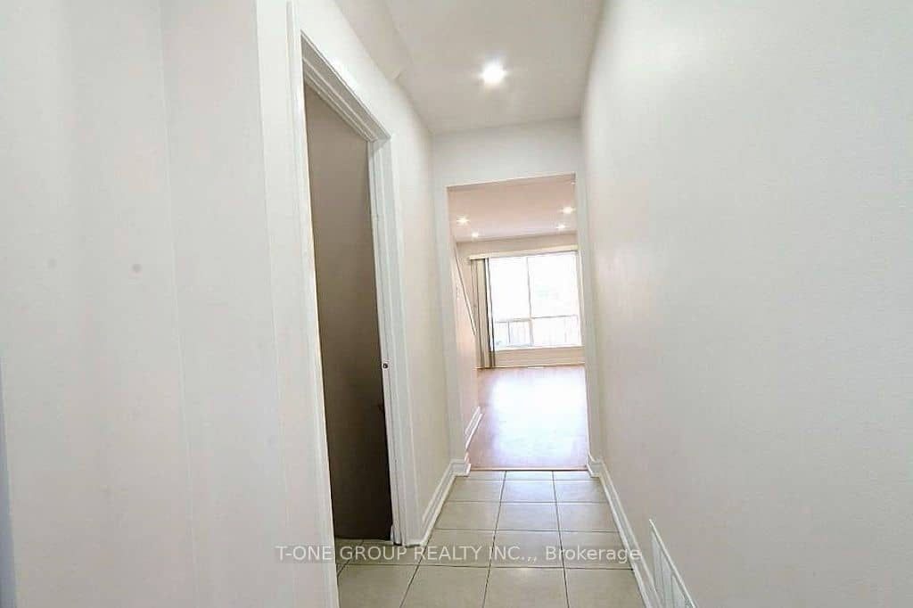 8 Liszt Gate 9, Toronto, ON M2H 1G7