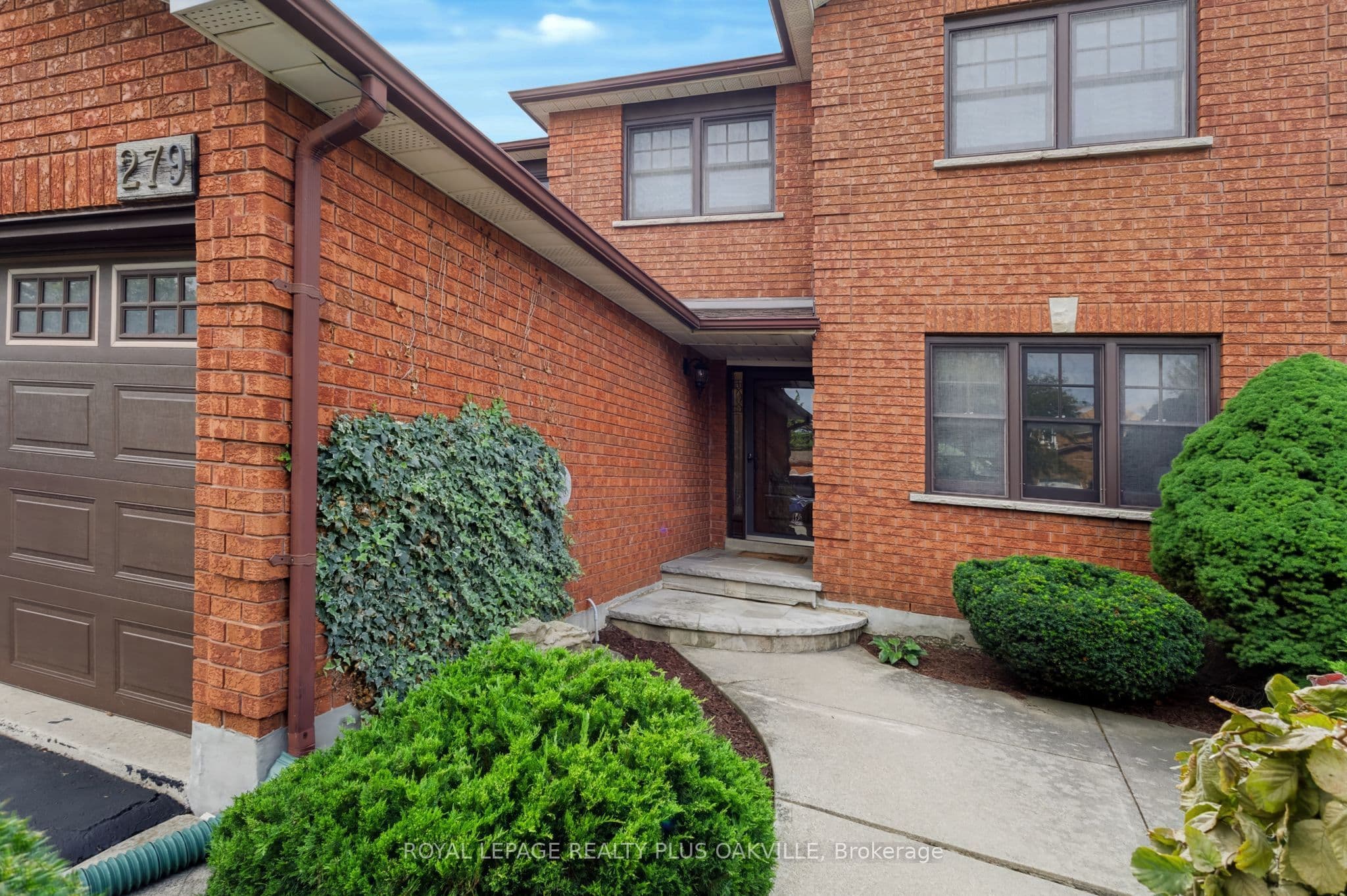279 Hickory Circle, Oakville, ON L6H 4V3