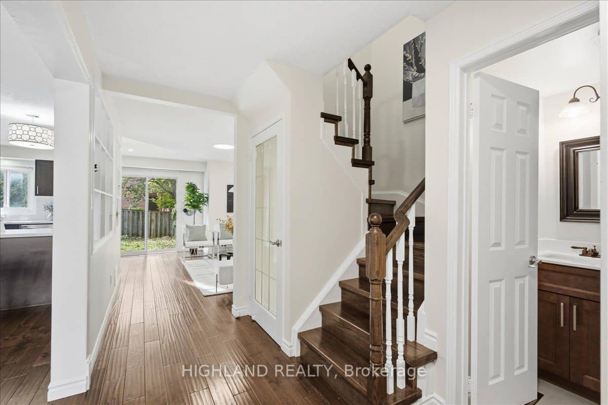 3362 Bobwhite Mews, Mississauga, ON L5N 6E7