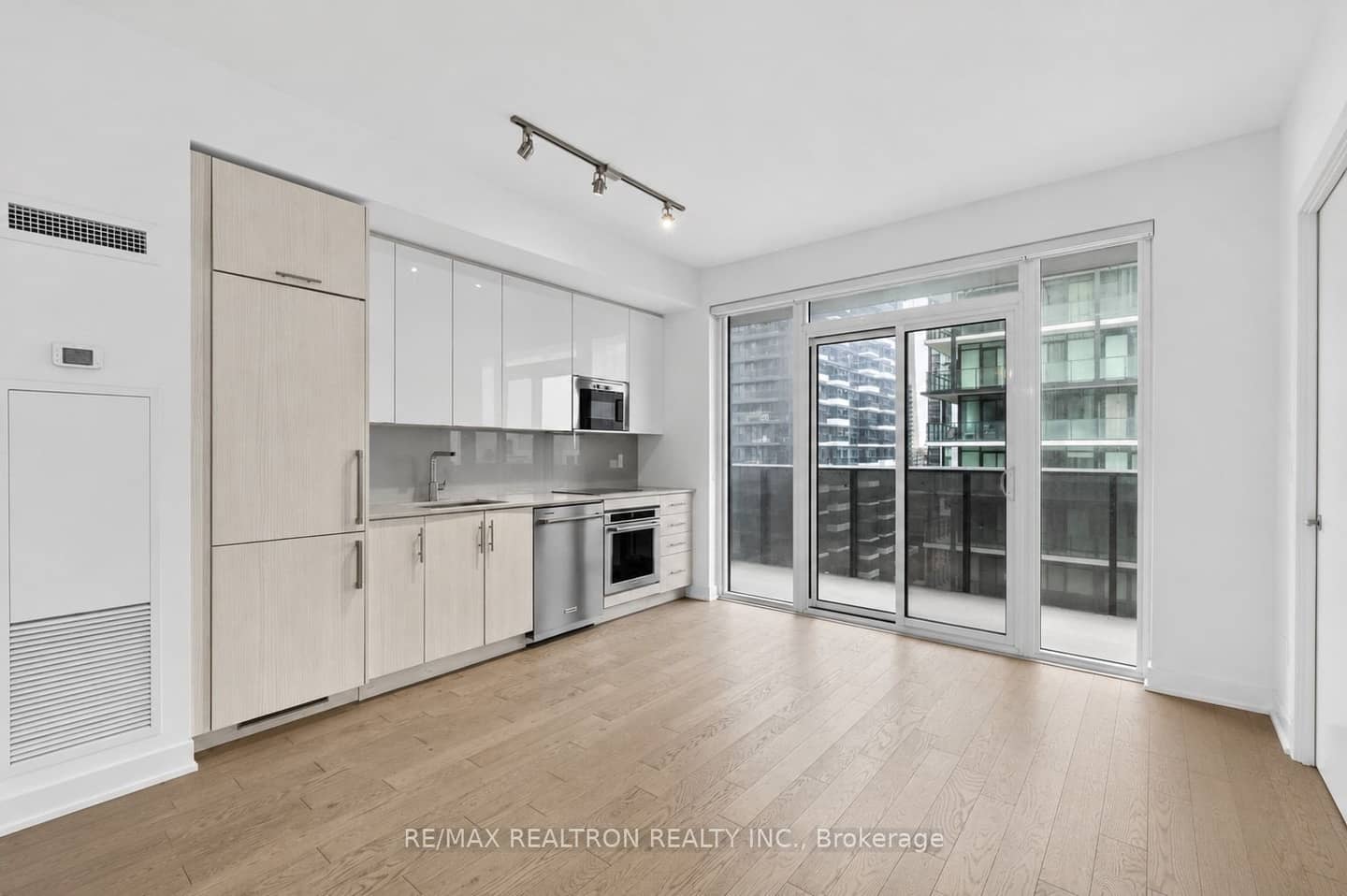 330 Richmond Street W 2203, Toronto, ON M5V 0M4