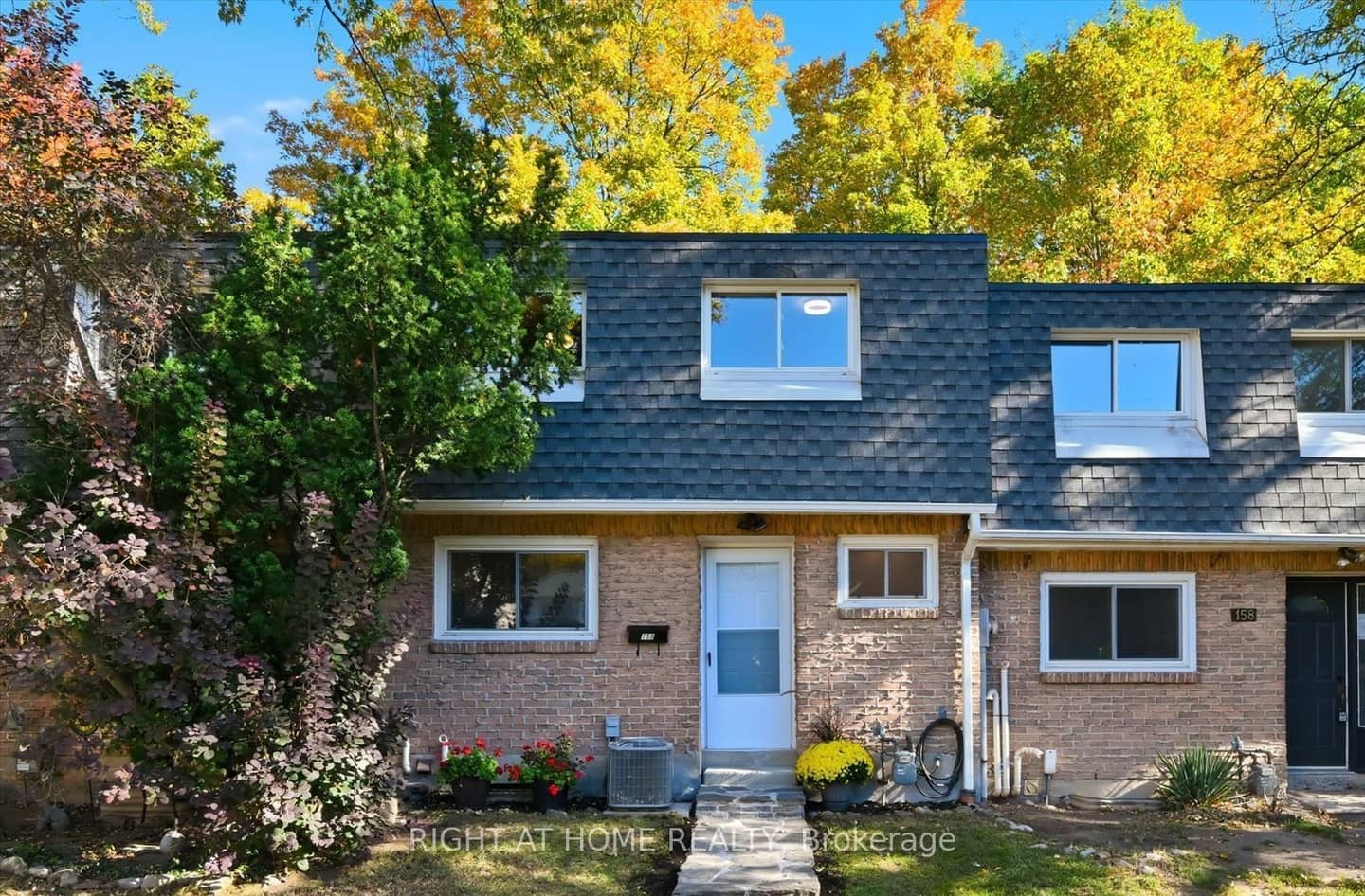 2050 Upper Middle Road 159, Burlington, ON L7P 3R9