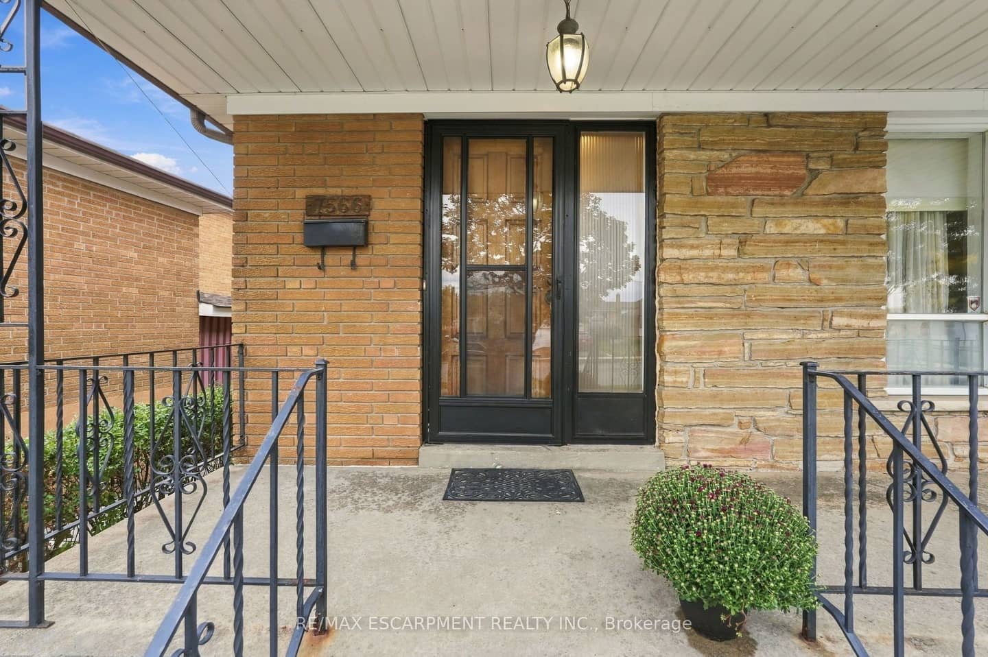7566 Netherwood Road, Mississauga, ON L4T 2N9