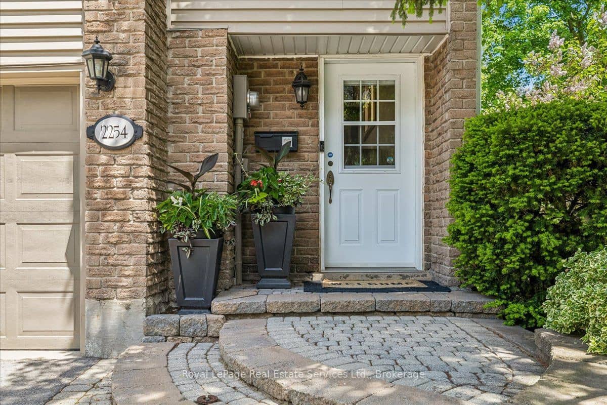 2254 Marine Drive, Oakville, ON L6L 1C1