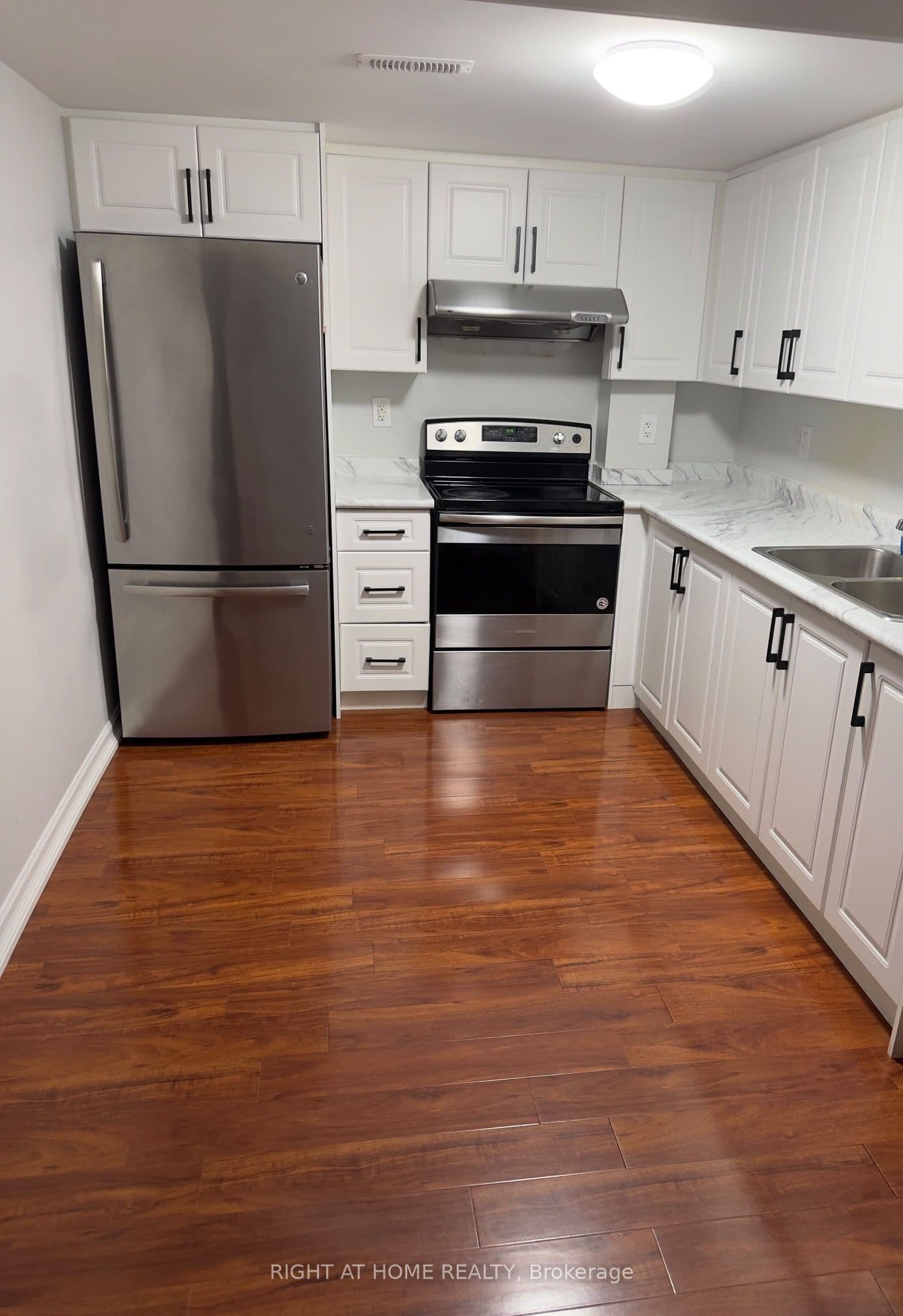 314 Harrowsmith Drive Lower, Mississauga, ON L5R 1P7