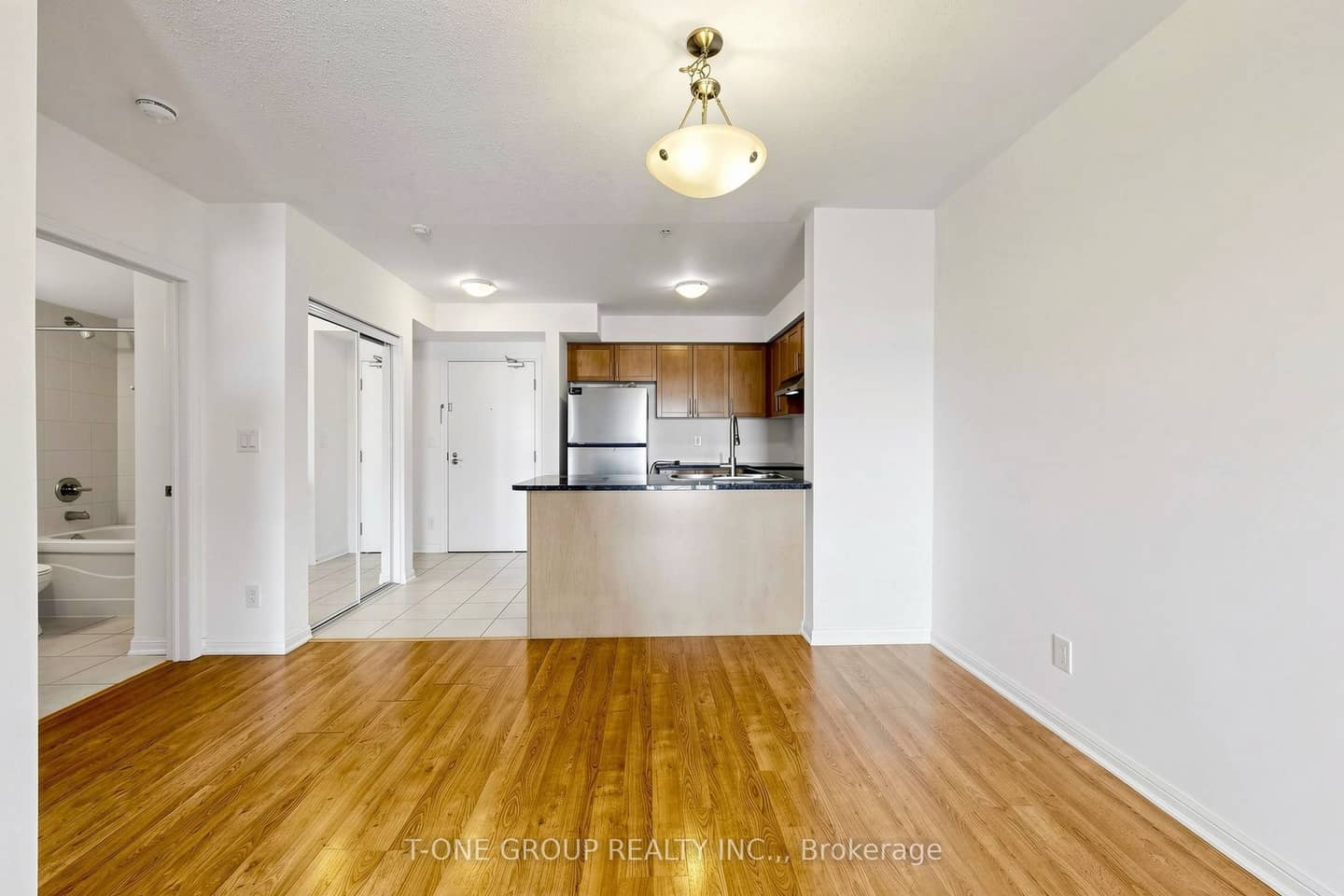 10 Mendelssohn Street 302, Toronto, ON M1L 0G7
