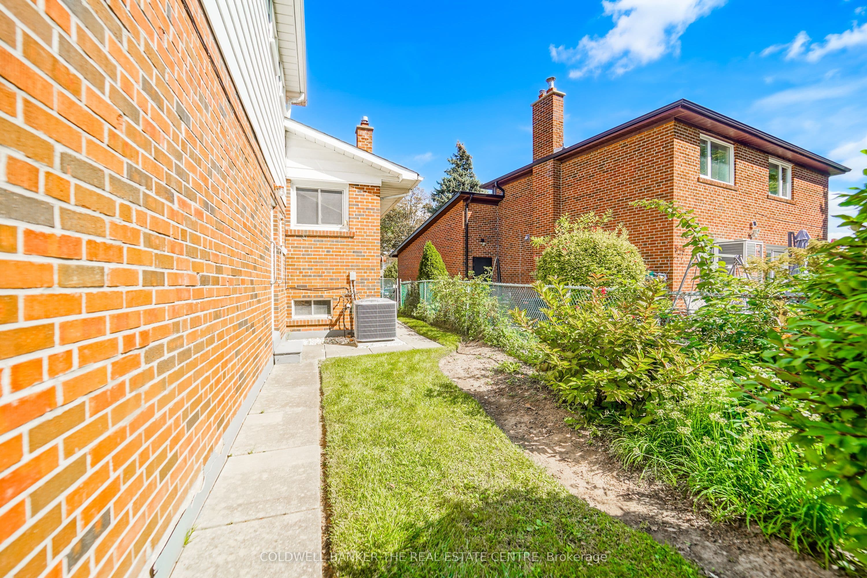 111 Briarscross Boulevard, Toronto, ON M1S 3K6