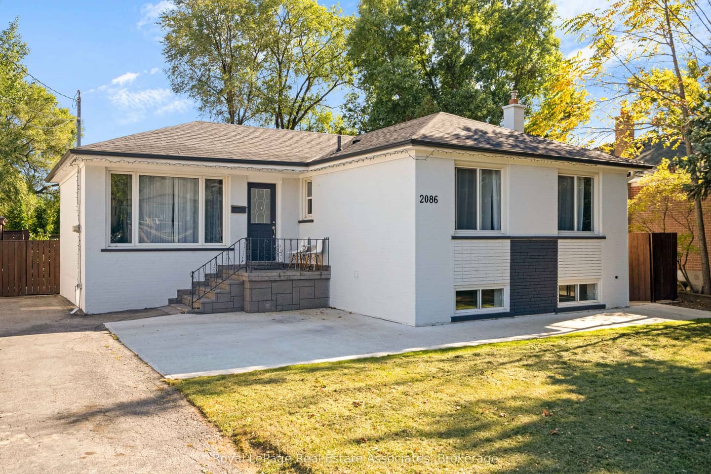 2086 Bridge Road, Oakville, ON L6L 2E9