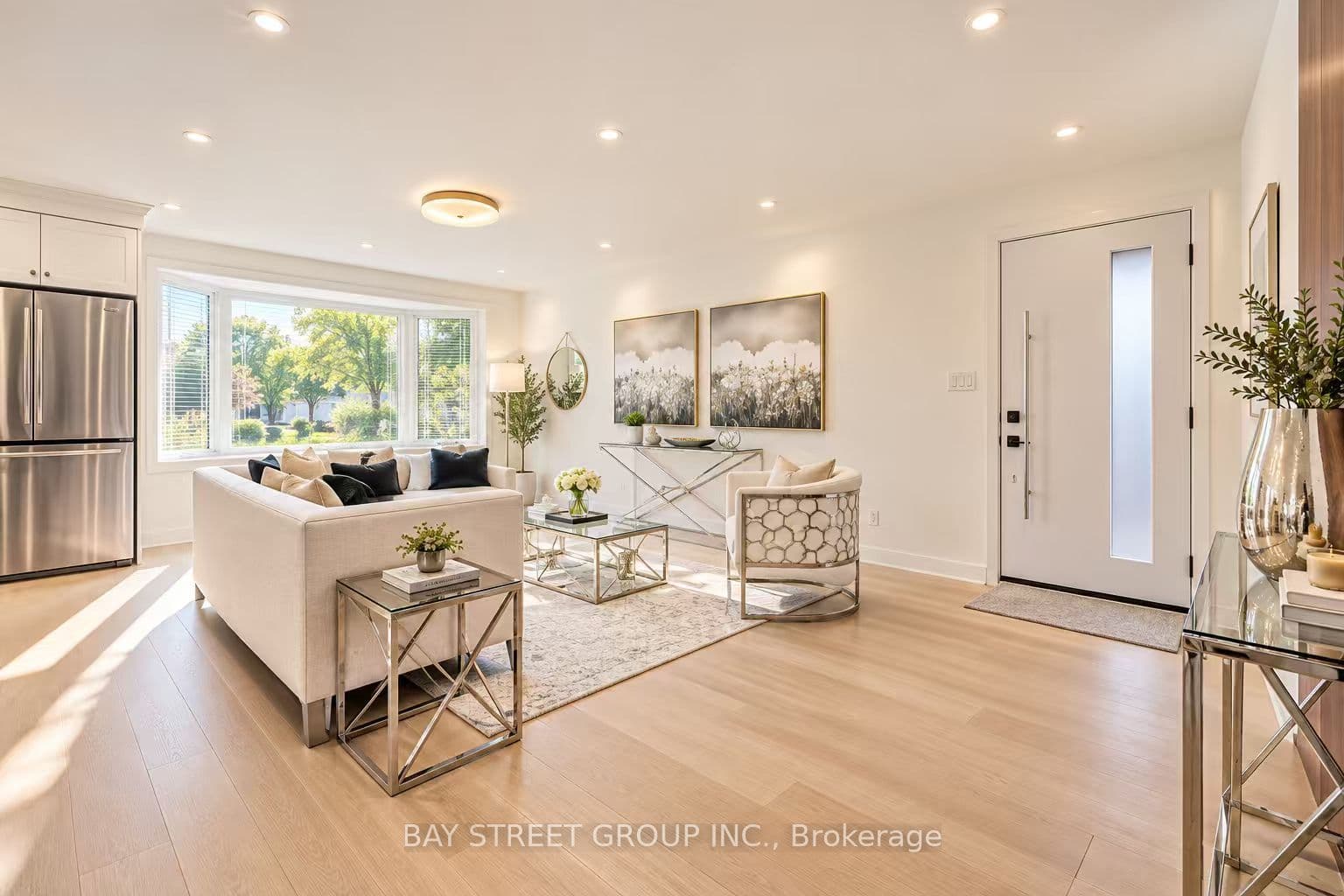 60 Warner Avenue, Toronto, ON M4A 1Z4