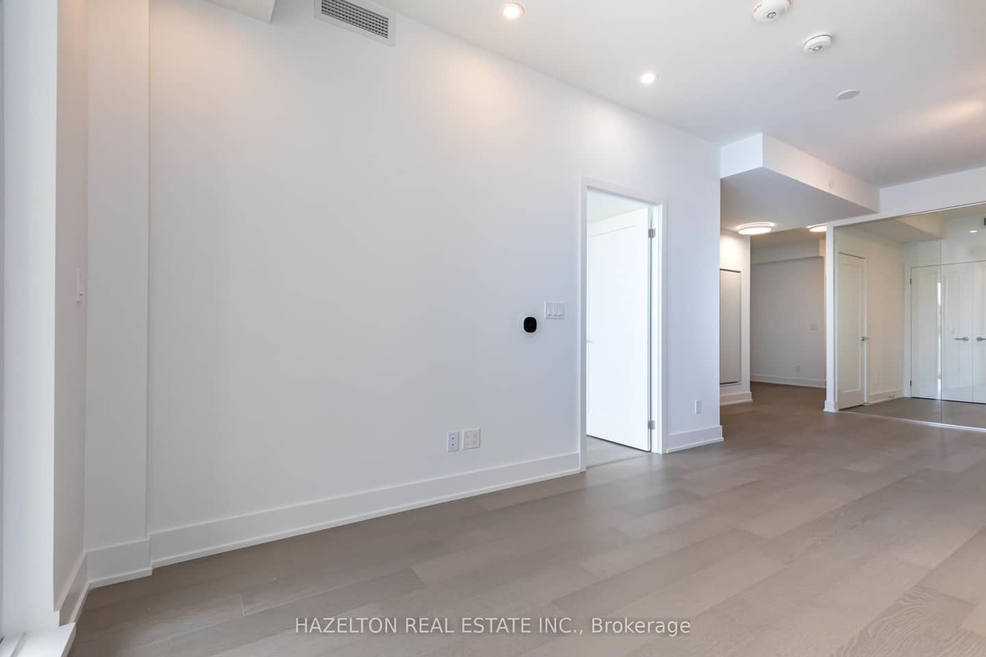 8 Manor Road W 605, Toronto, ON M4S 2A5