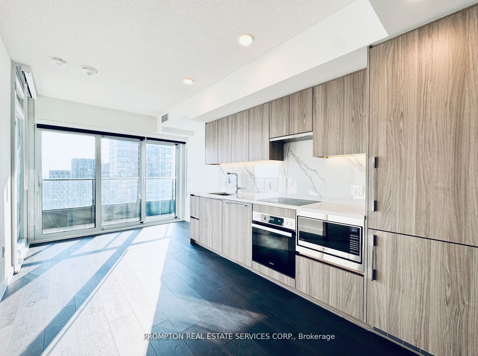 3 Concord Cityplace Way 4101, Toronto, ON M5V 0X4