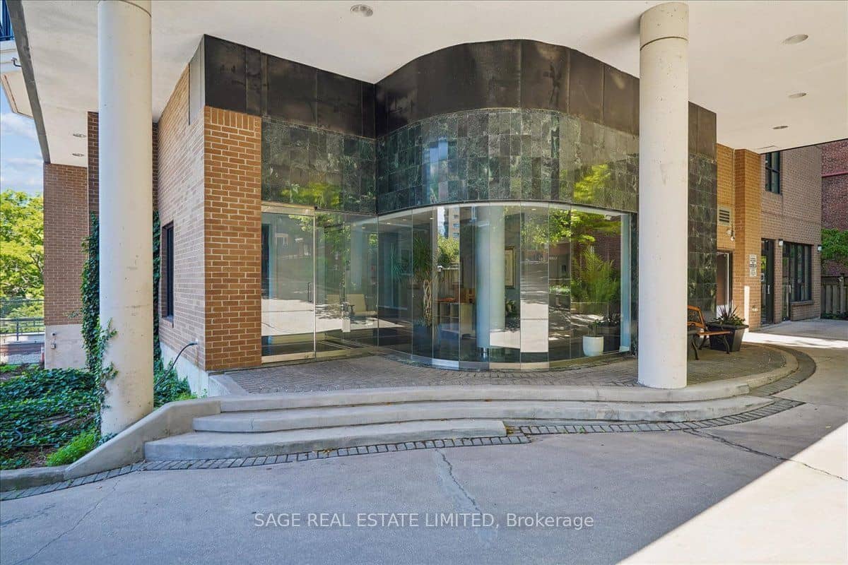 97 Lawton Boulevard 901, Toronto, ON M4V 1Z6
