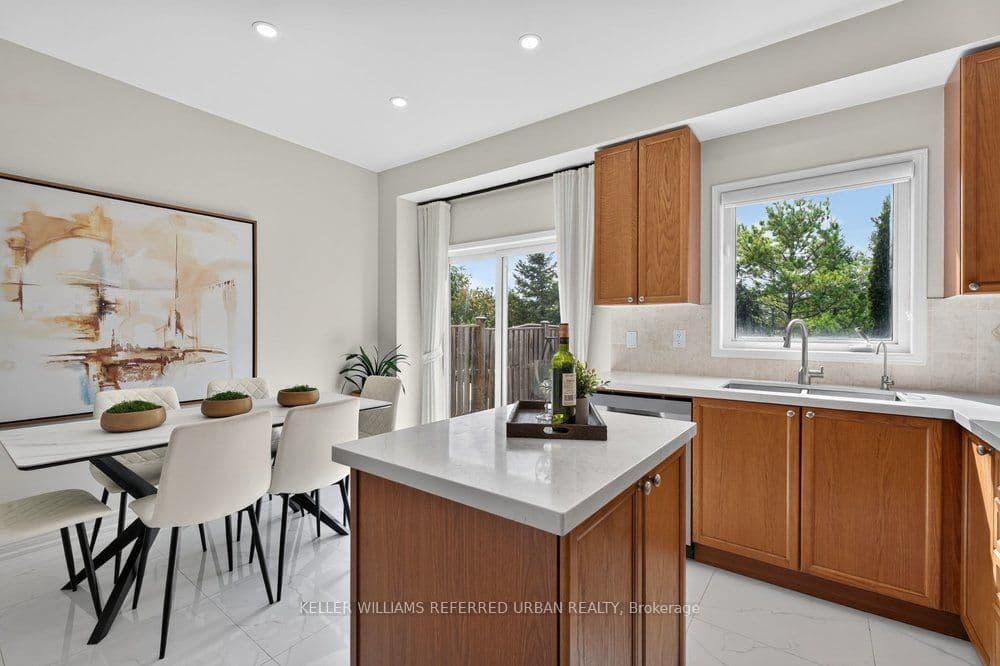 571 Reeves Way Boulevard, Whitchurch-Stouffville, ON L4A 0H1