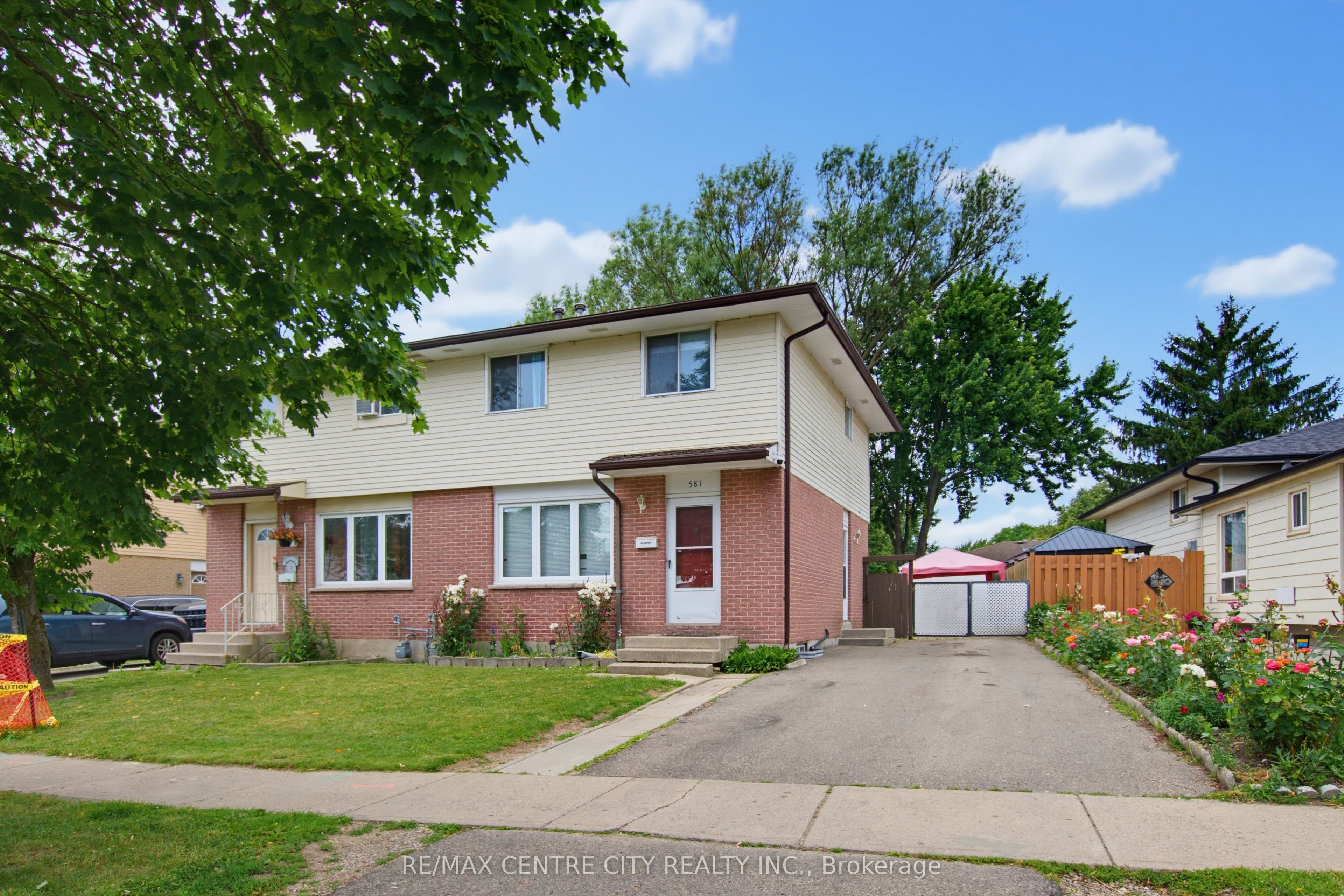 581 Deveron Crescent, London South, ON N5Z 4M4