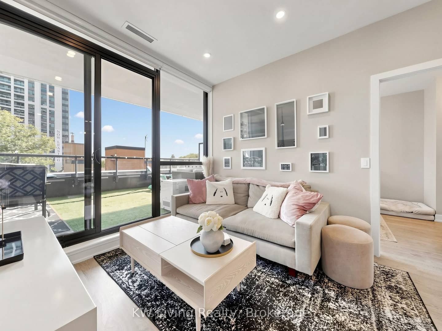 11 Lillian Street 406, Toronto, ON M4S 0C3