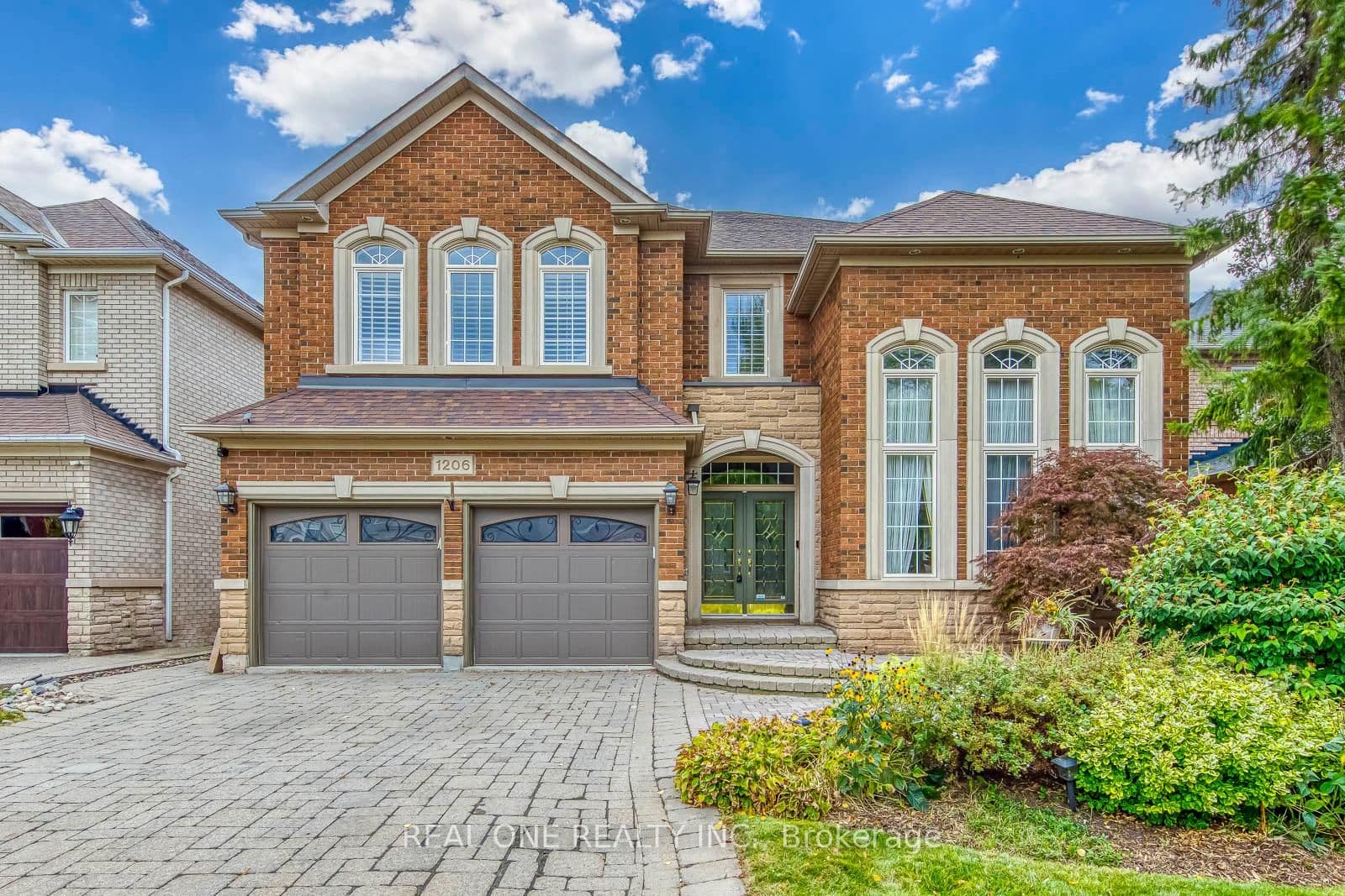1206 Lindenrock Drive, Oakville, ON L6H 6T4