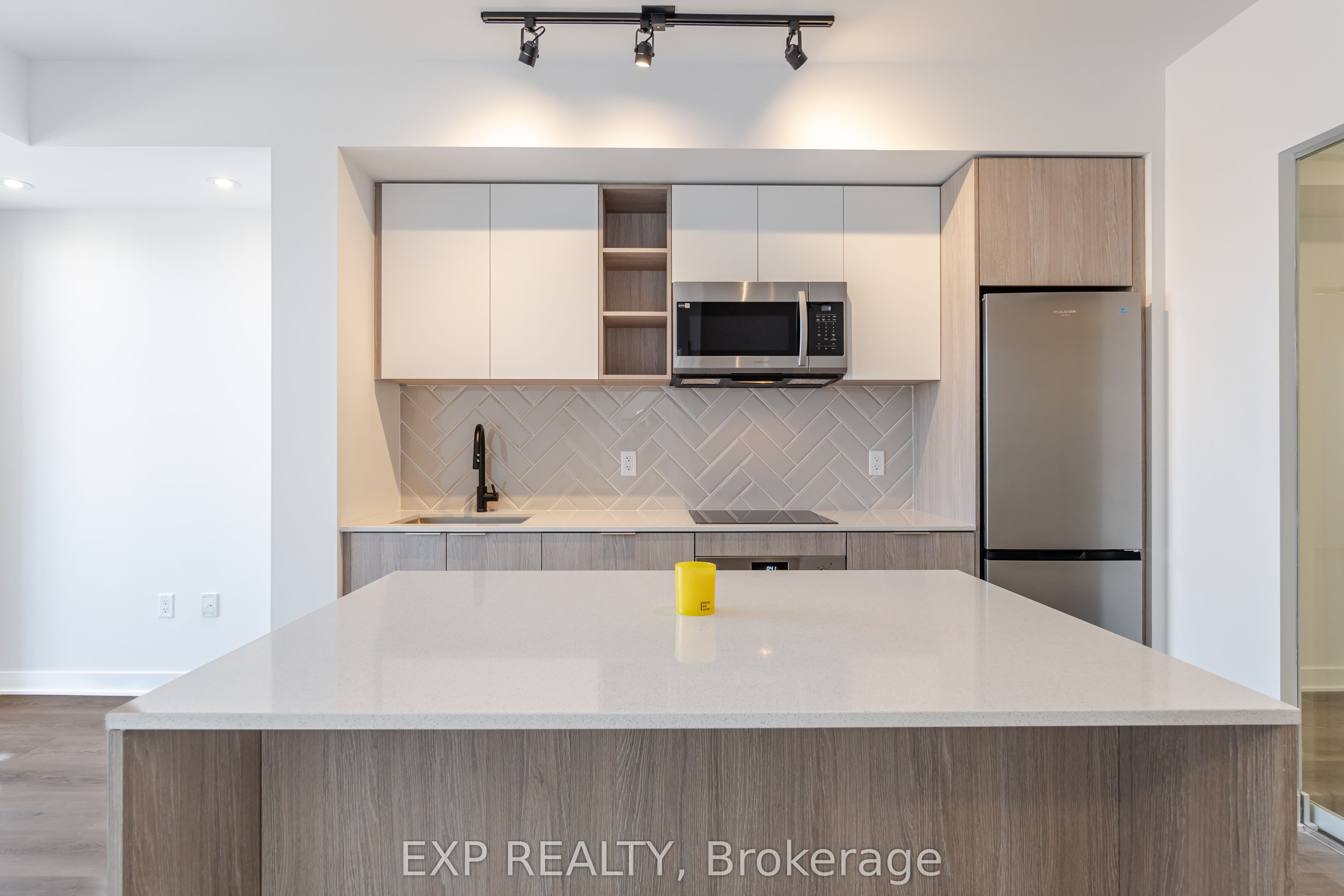 36 Zorra Street 1805, Toronto, ON M8Z 4Z7