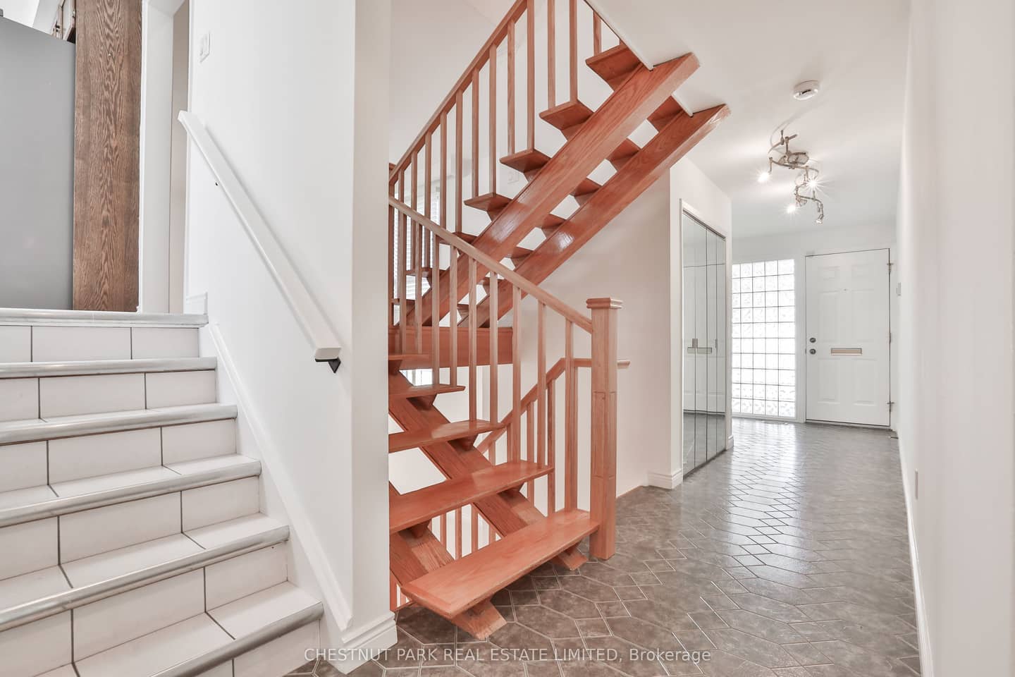 2 Allview Crescent, Toronto, ON M2J 2R3