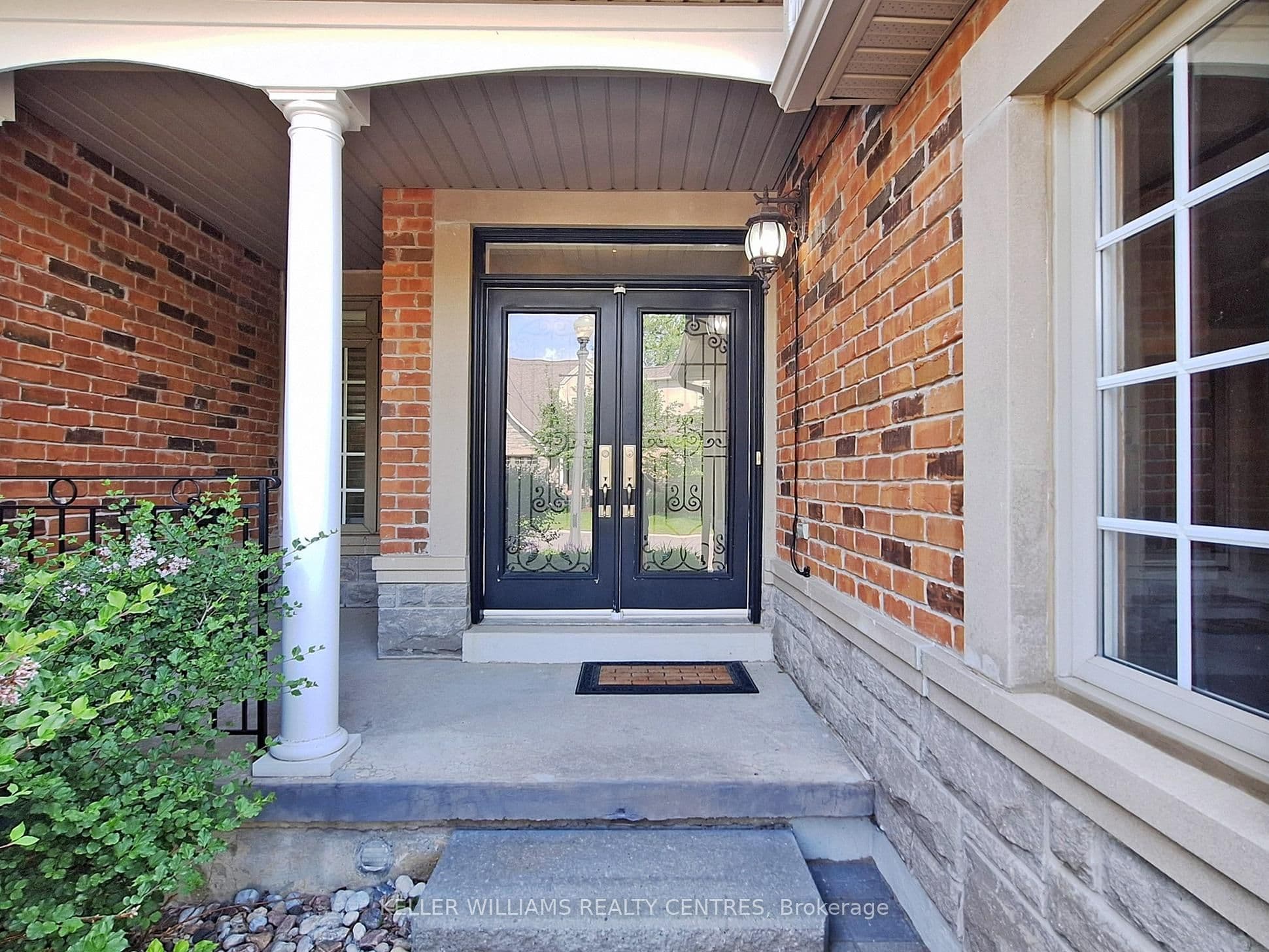 29 Tucker Court, Aurora, ON L4G 7T2