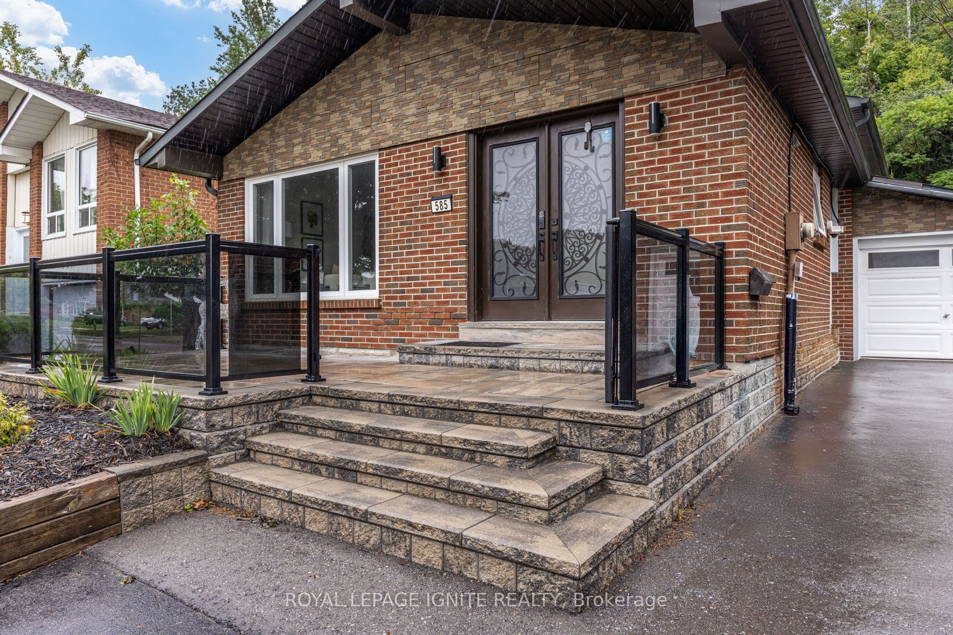 585 Grandview Street S, Oshawa, ON L1H 7T5