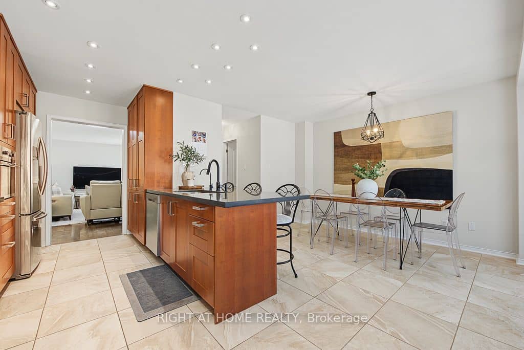 3829 Craighurst Avenue, Mississauga, ON L5N 6T7