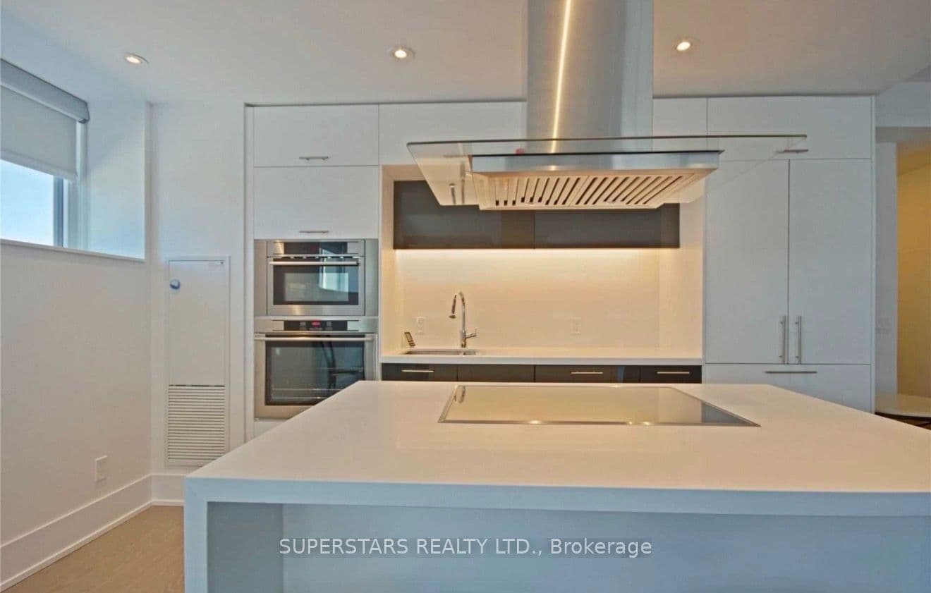 15 Merchants' Wharf Way 1112, Toronto, ON M5A 0N8