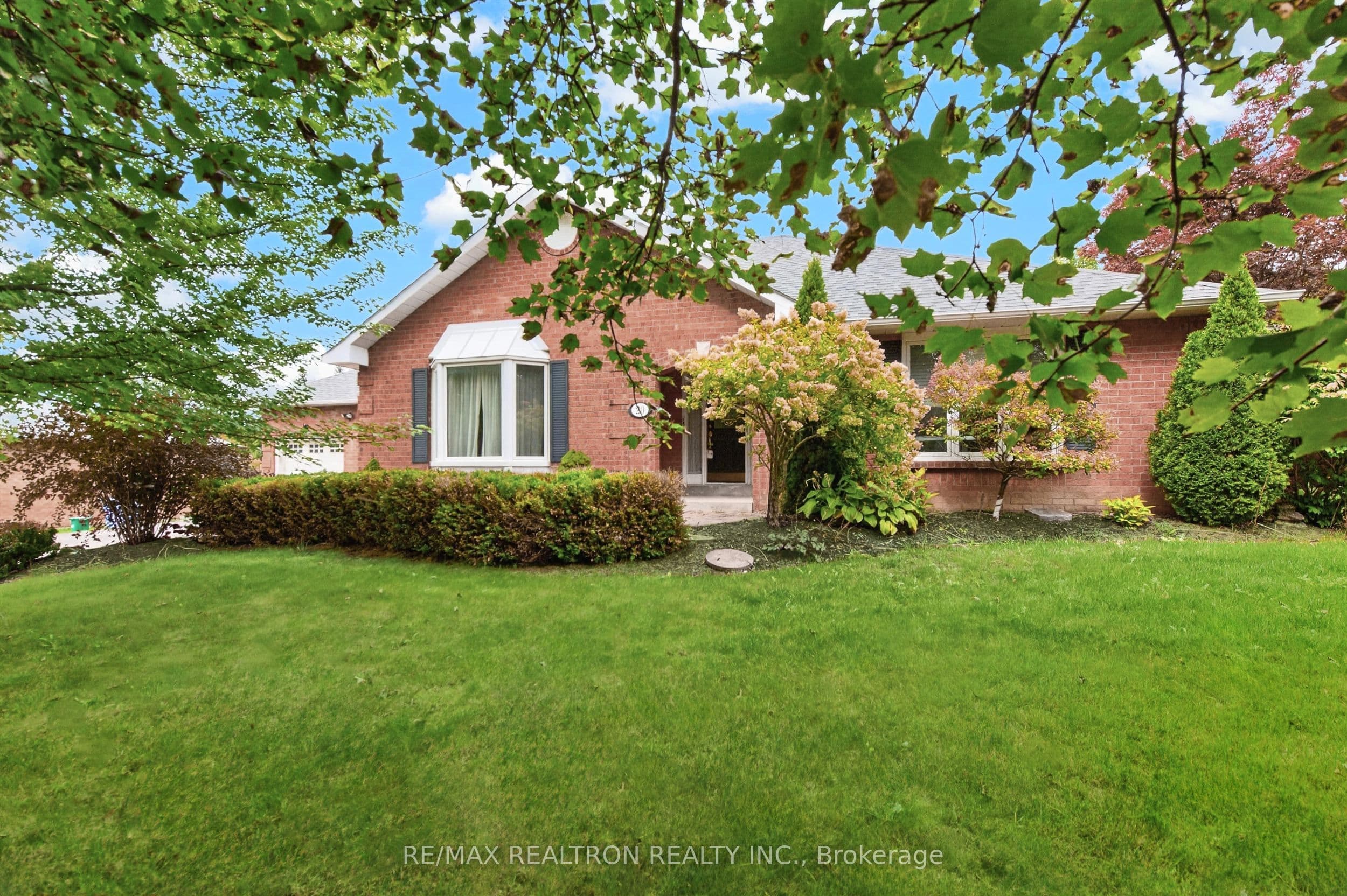 20 Arthur Hall Drive, East Gwillimbury, ON L0G 1V0